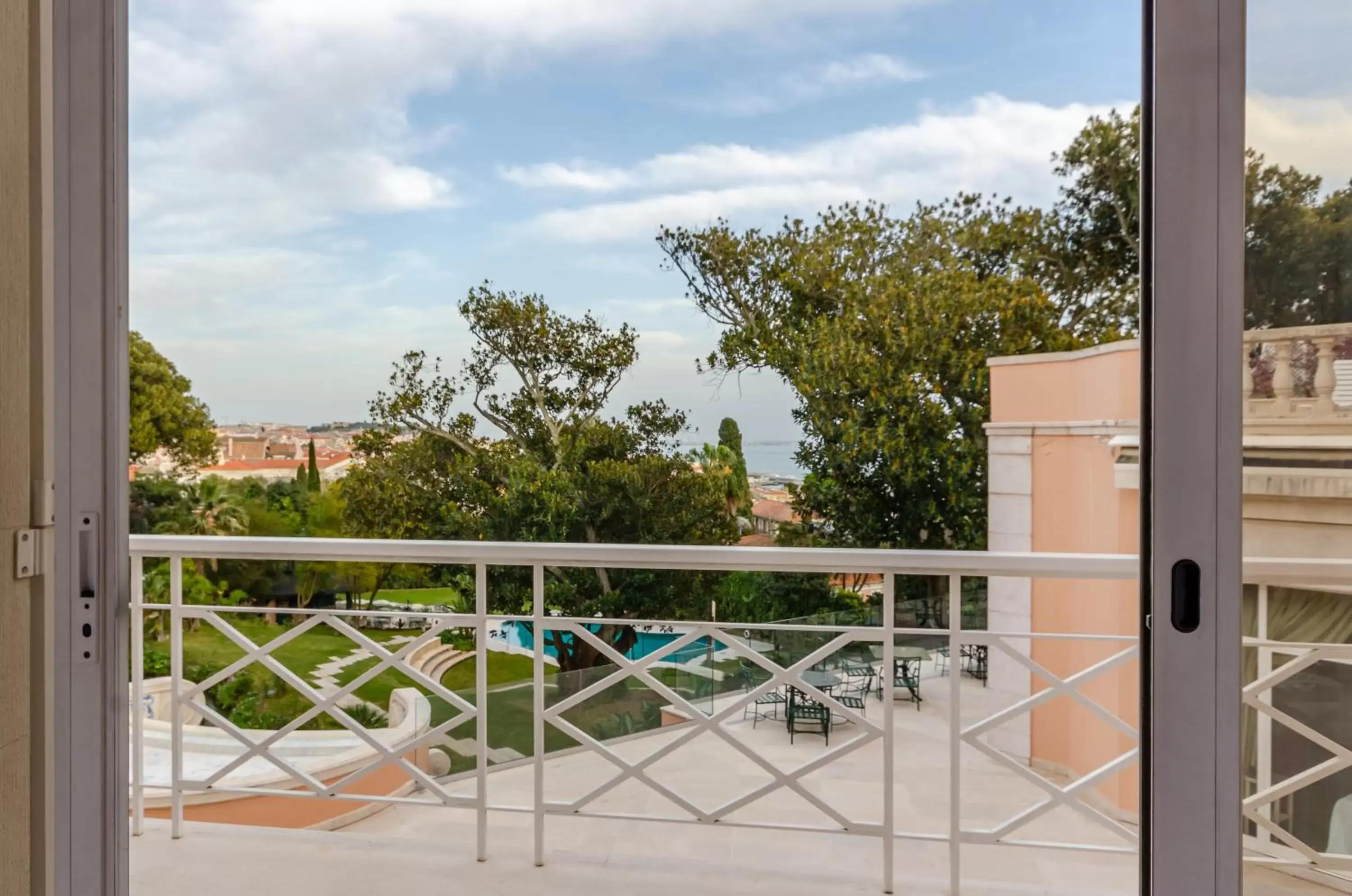 View (from property/room), Balcony/Terrace in Olissippo Lapa Palace – The Leading Hotels of the World