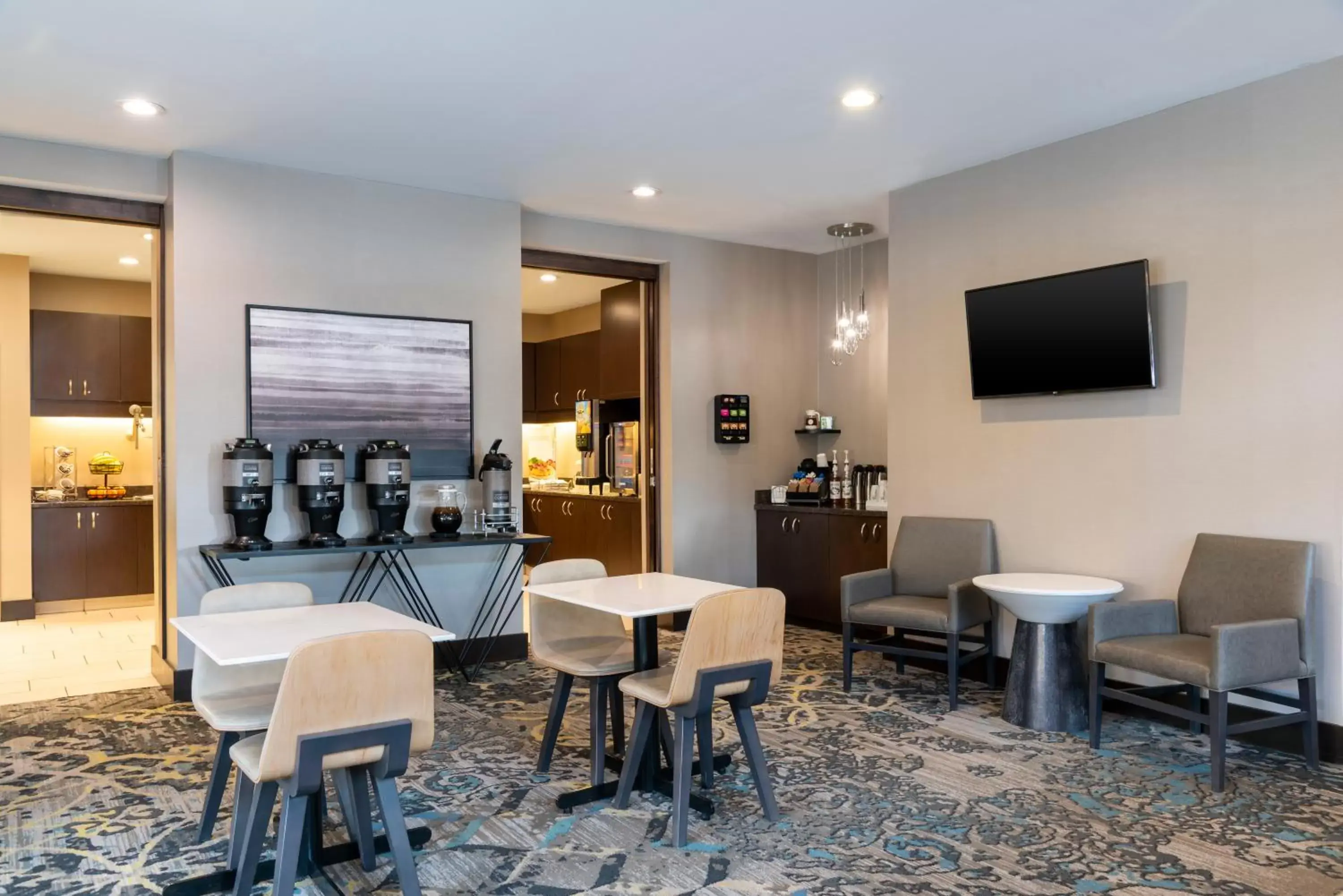 Coffee/tea facilities, Restaurant/Places to Eat in Residence Inn by Marriott Midland