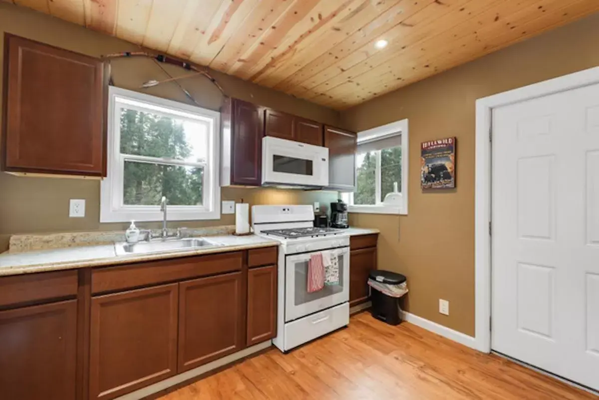 Kitchen/Kitchenette in Silver Pines Lodge