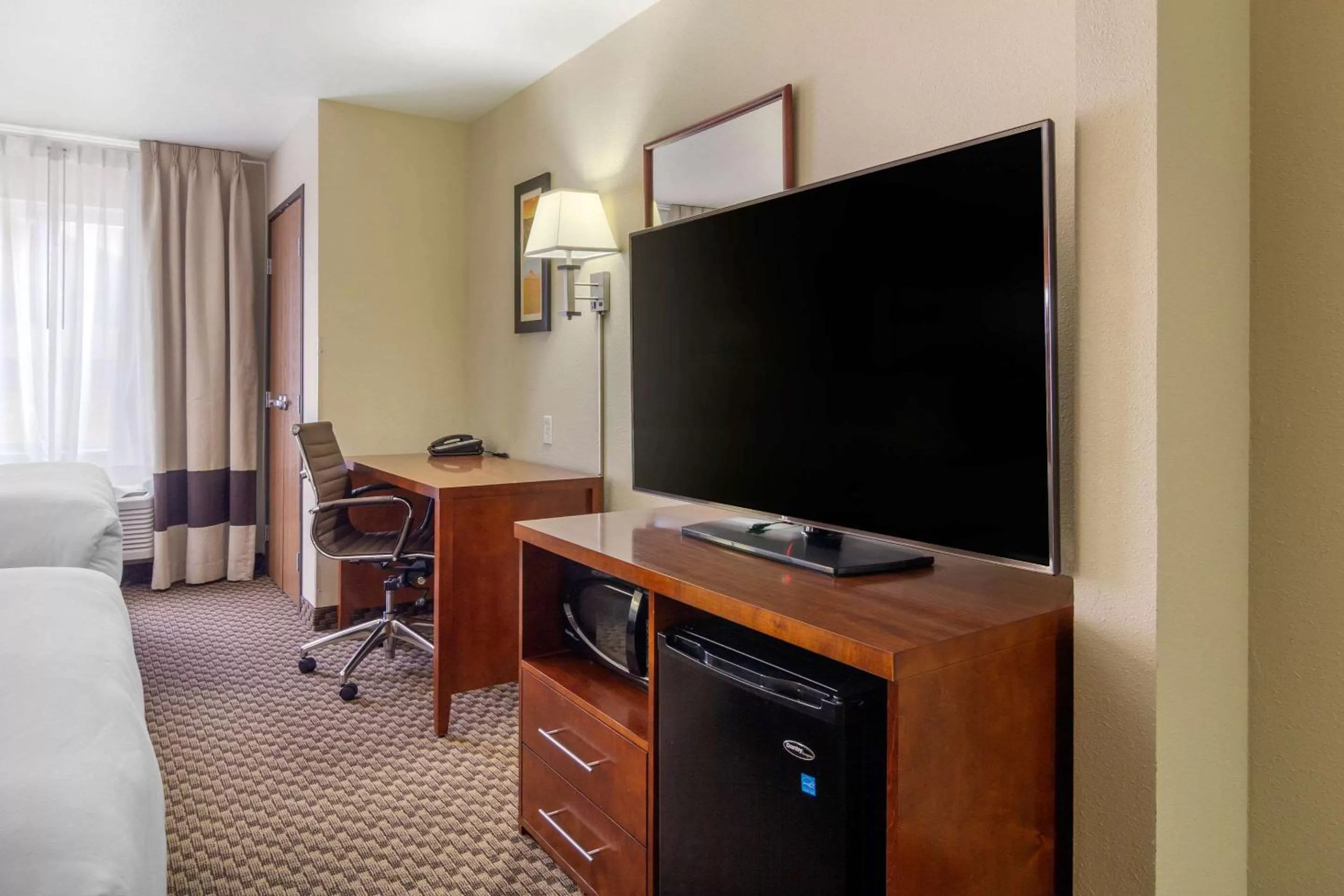 Photo of the whole room in Comfort Inn & Suites Sterling