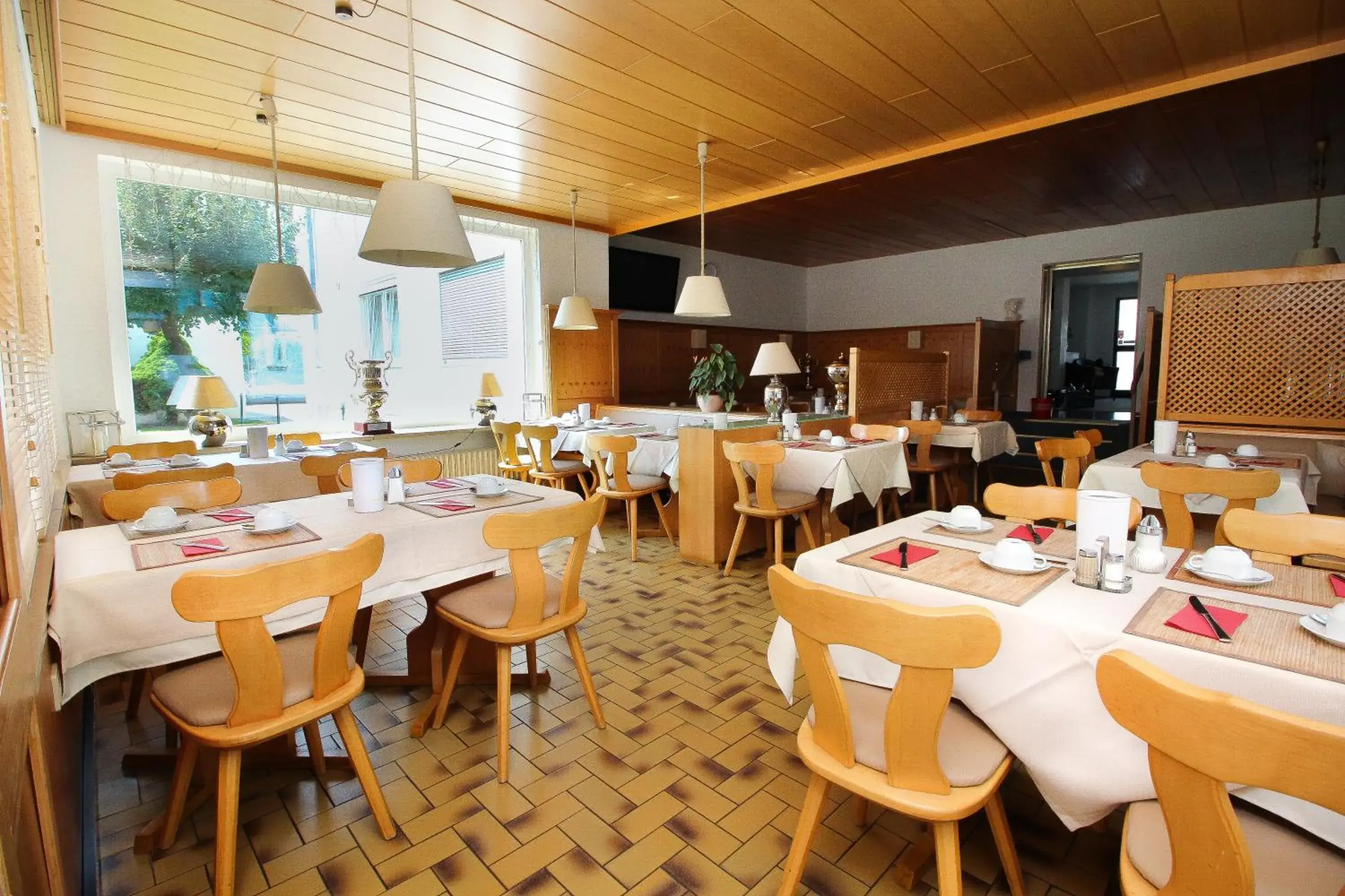 Restaurant/Places to Eat in Hotel Olympia