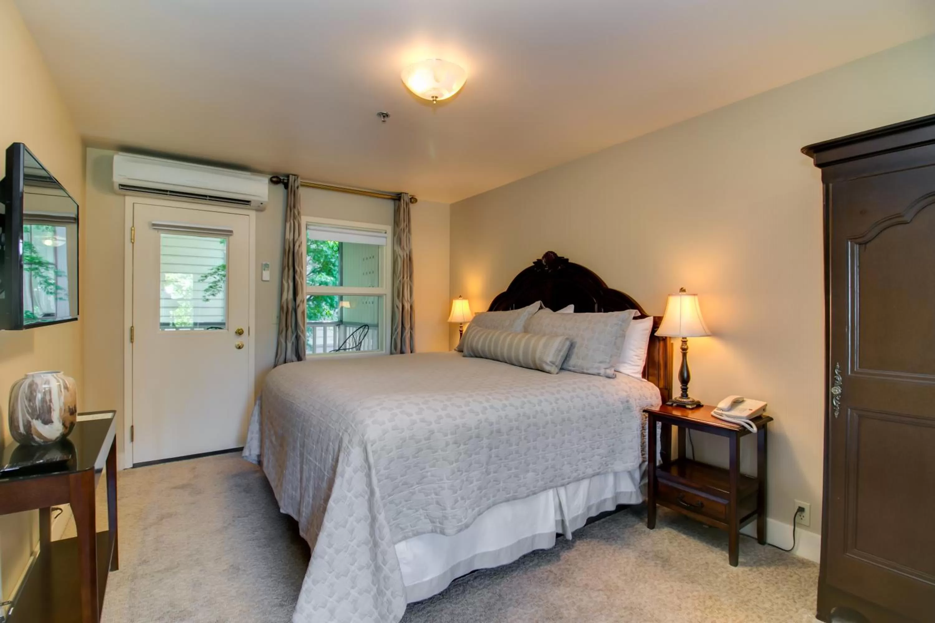 Bed in Winchester Inn