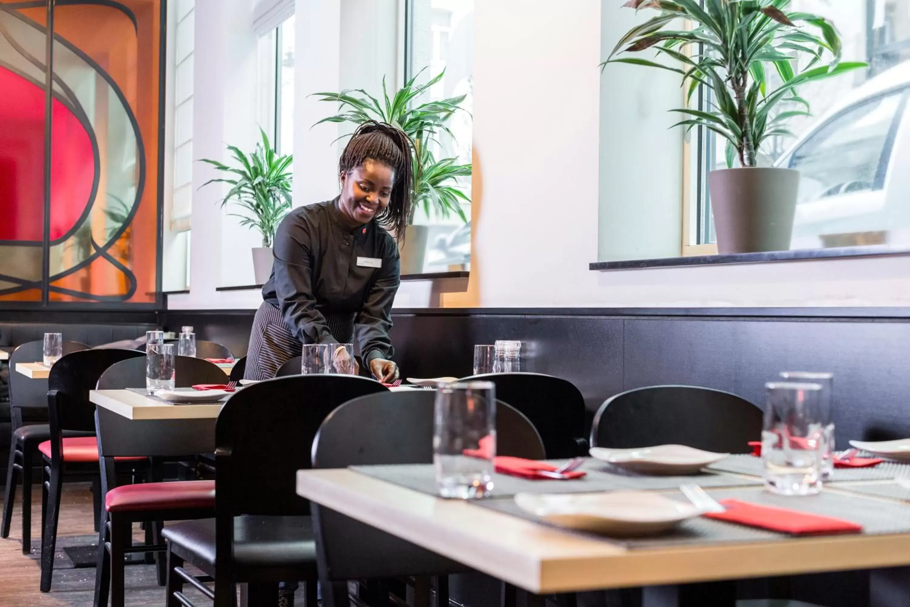 Staff, Restaurant/Places to Eat in Hotel Park Inn by Radisson Brussels Midi