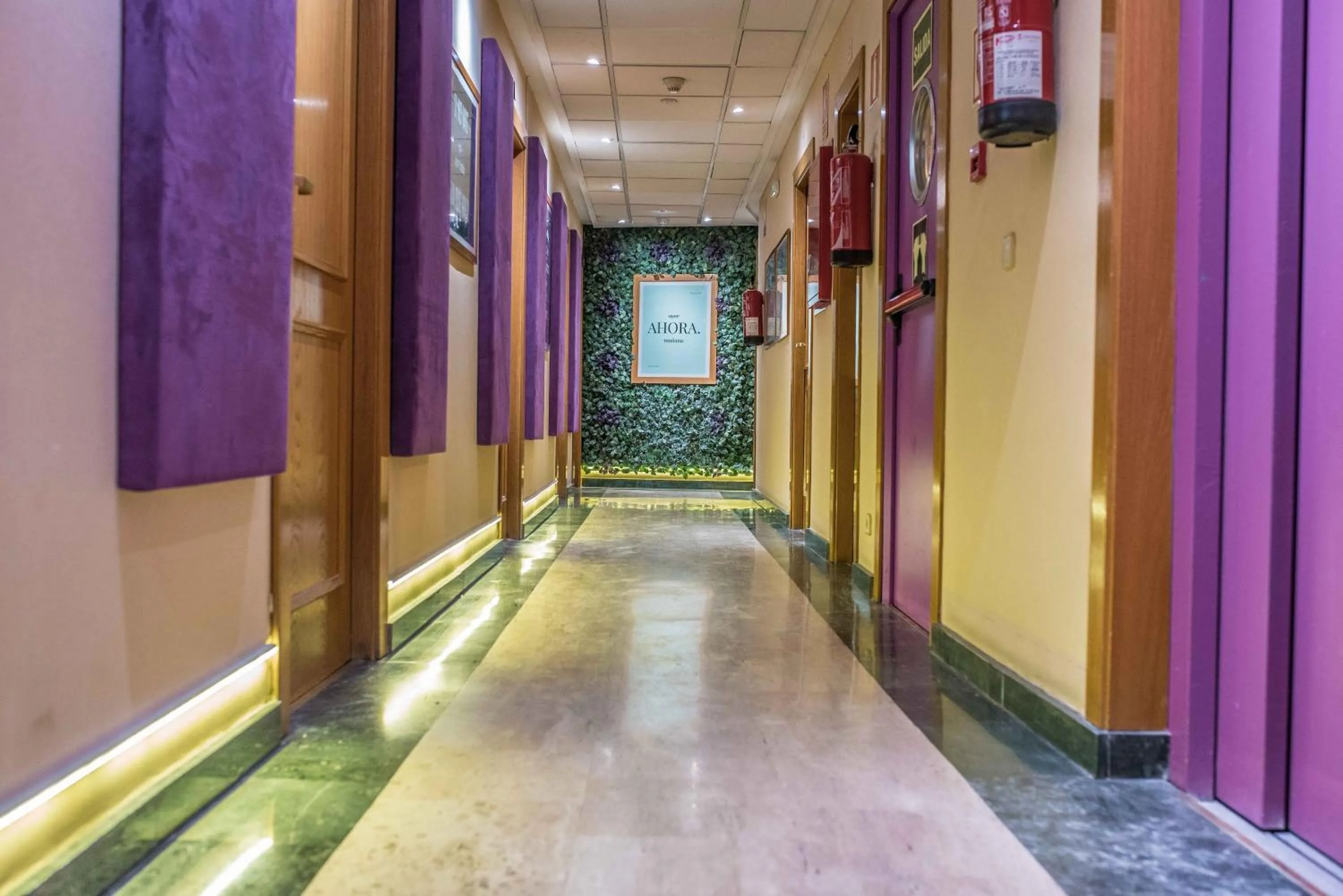 Decorative detail in Erase un Hotel