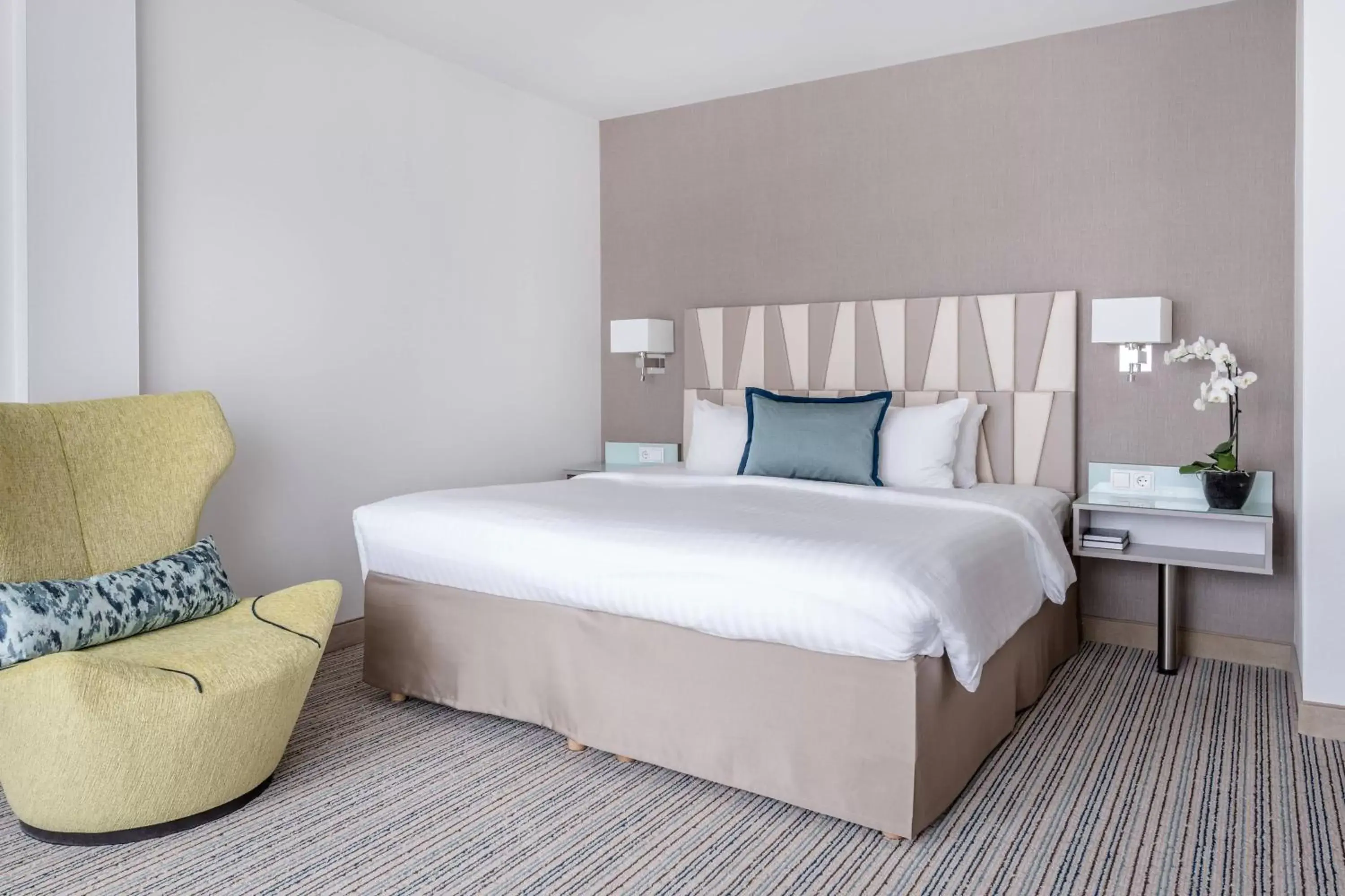 Bedroom, Bed in Courtyard by Marriott Munich City Center