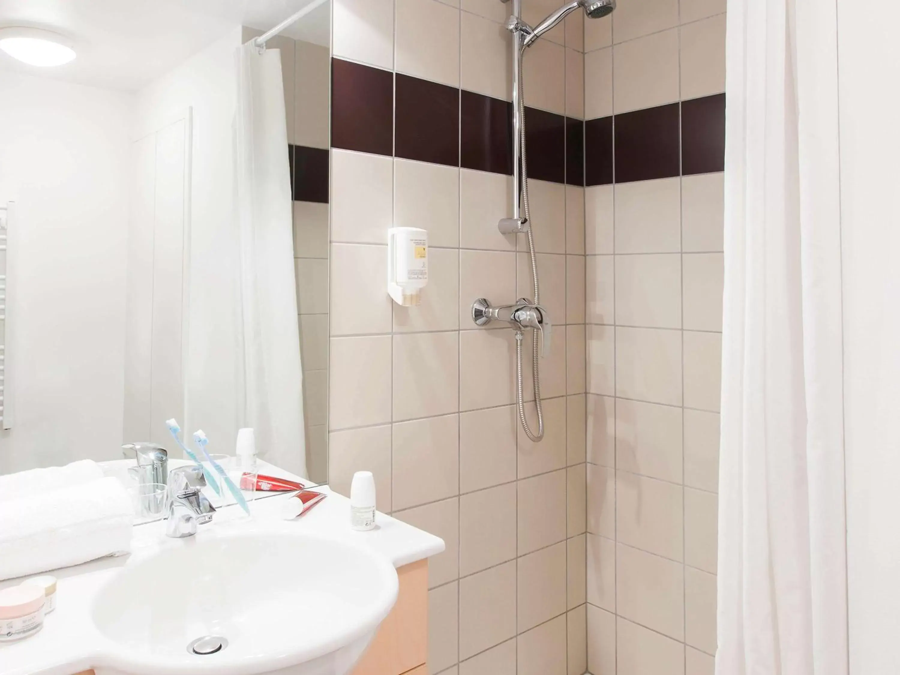 Photo of the whole room, Bathroom in Aparthotel Adagio Access Saint Louis Bâle