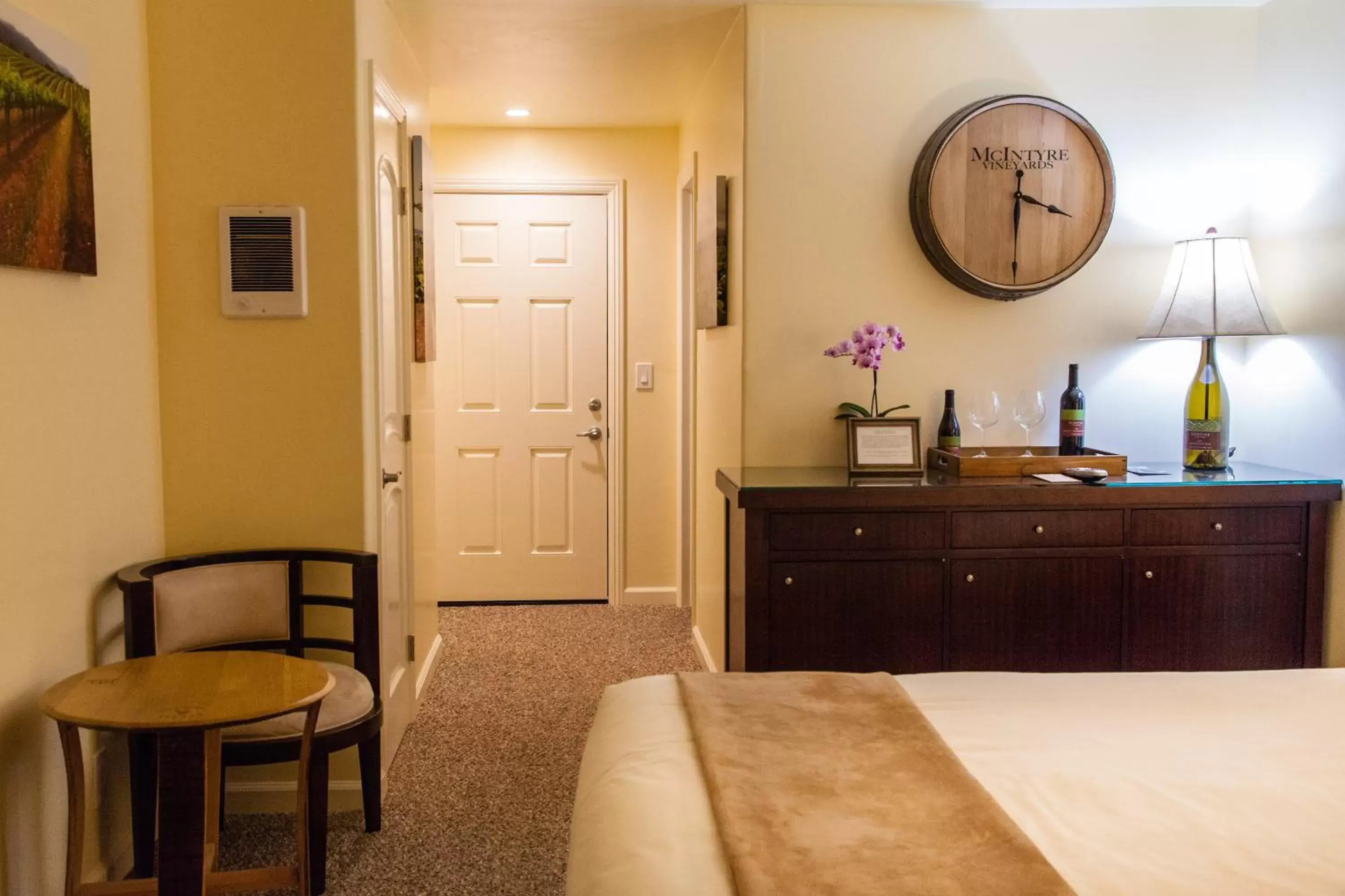 Photo of the whole room, Bed in The Vendange Carmel Inn & Suites Photo of the whole room, Bed in The Vendange Carmel Inn & Suites