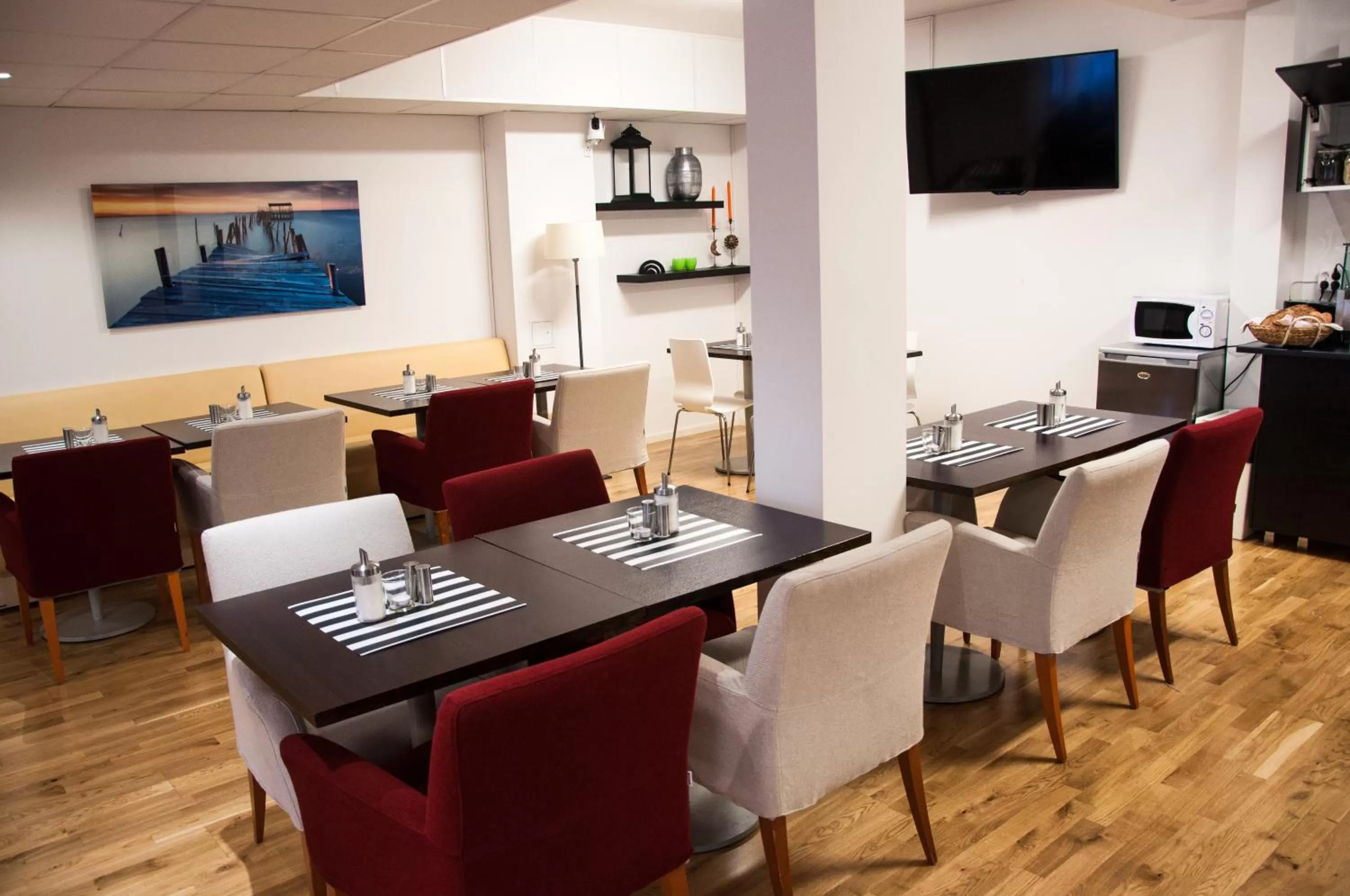 Restaurant/places to eat in Stay Xtra Hotel Kista