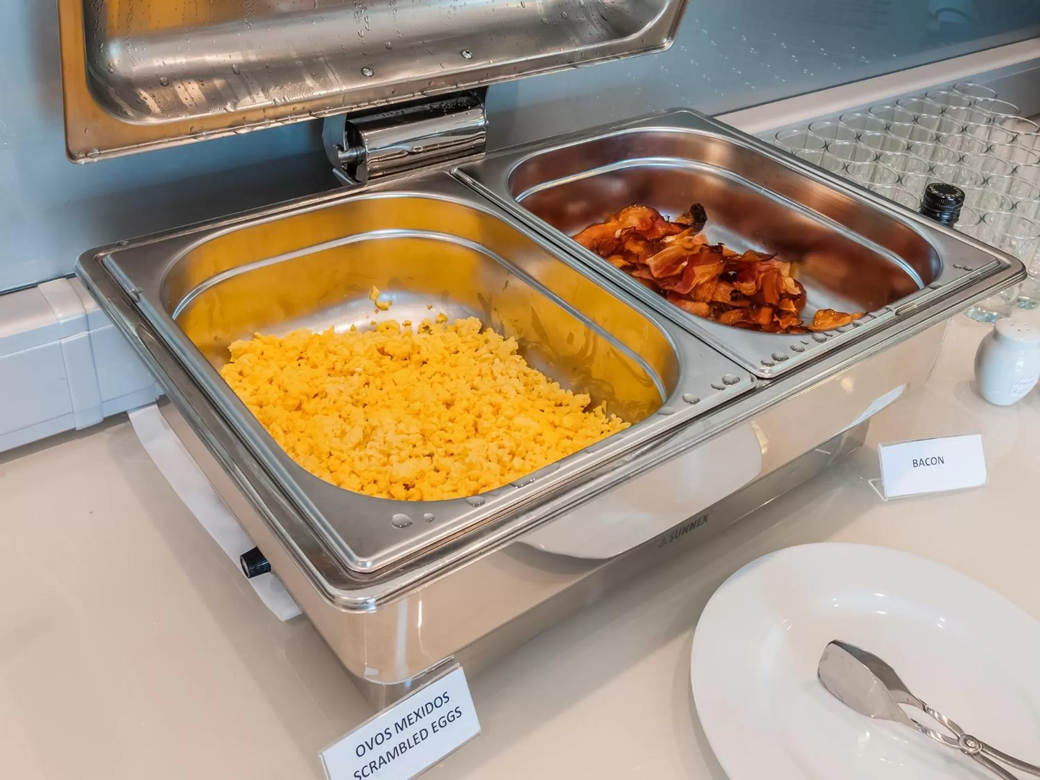 Food and drinks in OPOHOTEL Porto Aeroporto