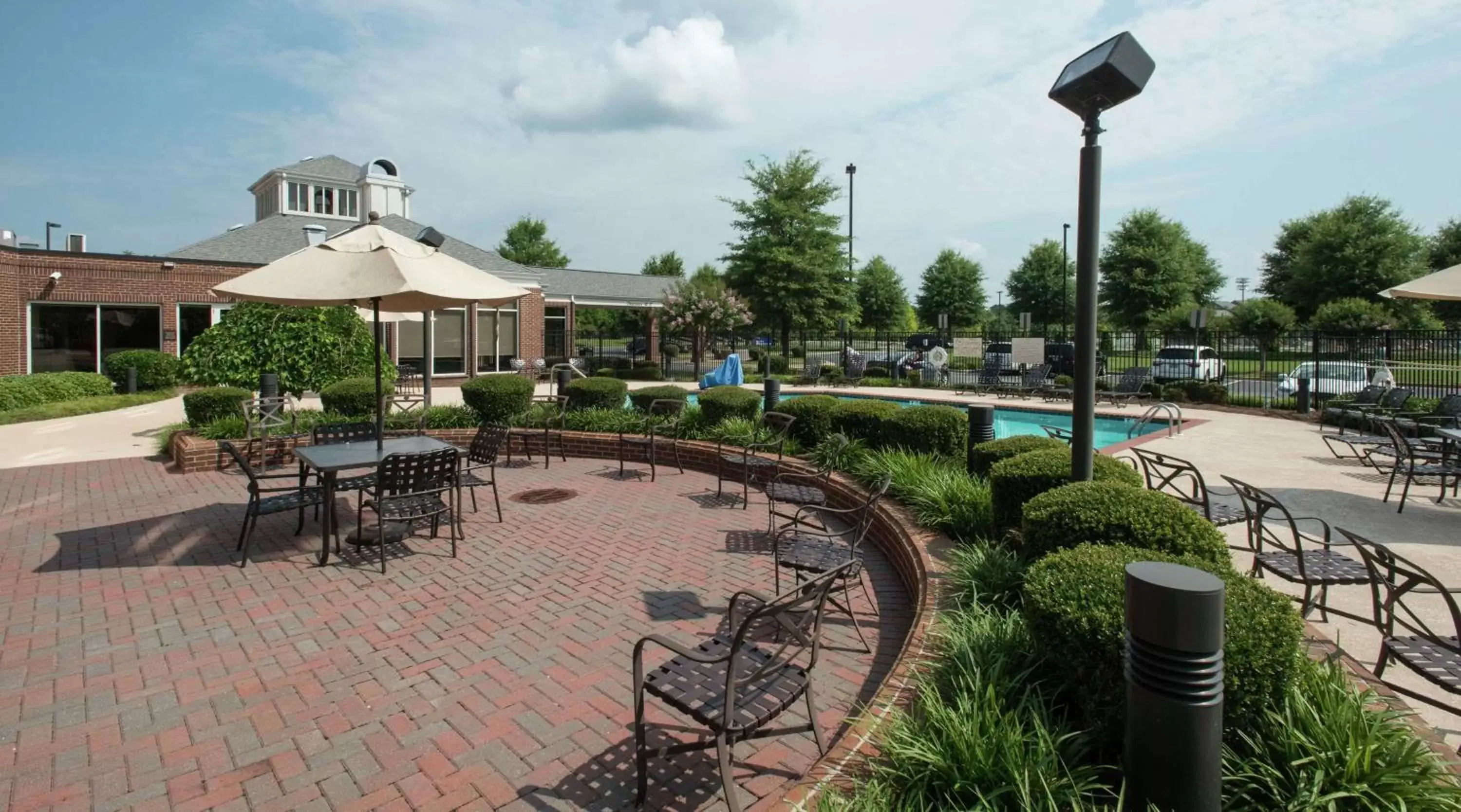 Patio, Swimming Pool in Hilton Garden Inn Macon/Mercer University