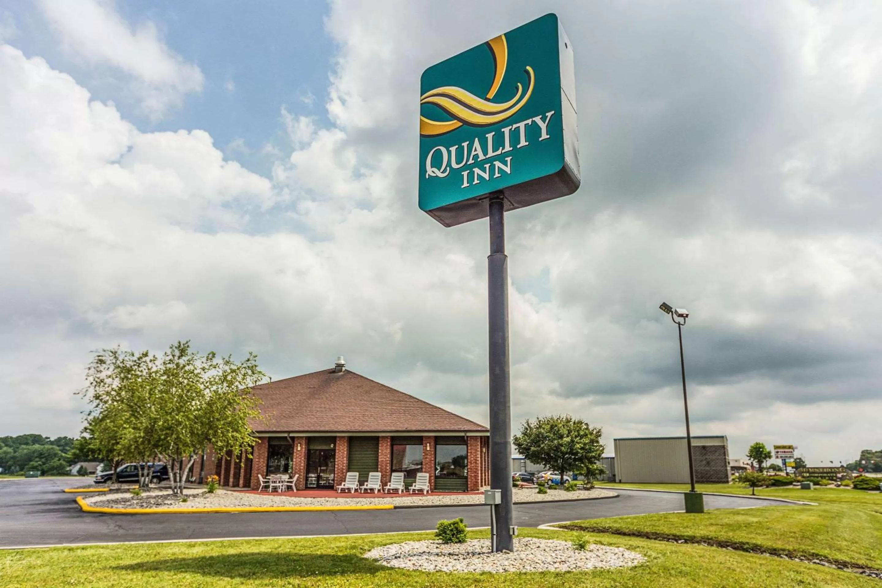 Property building in Quality Inn Columbia City near US-30