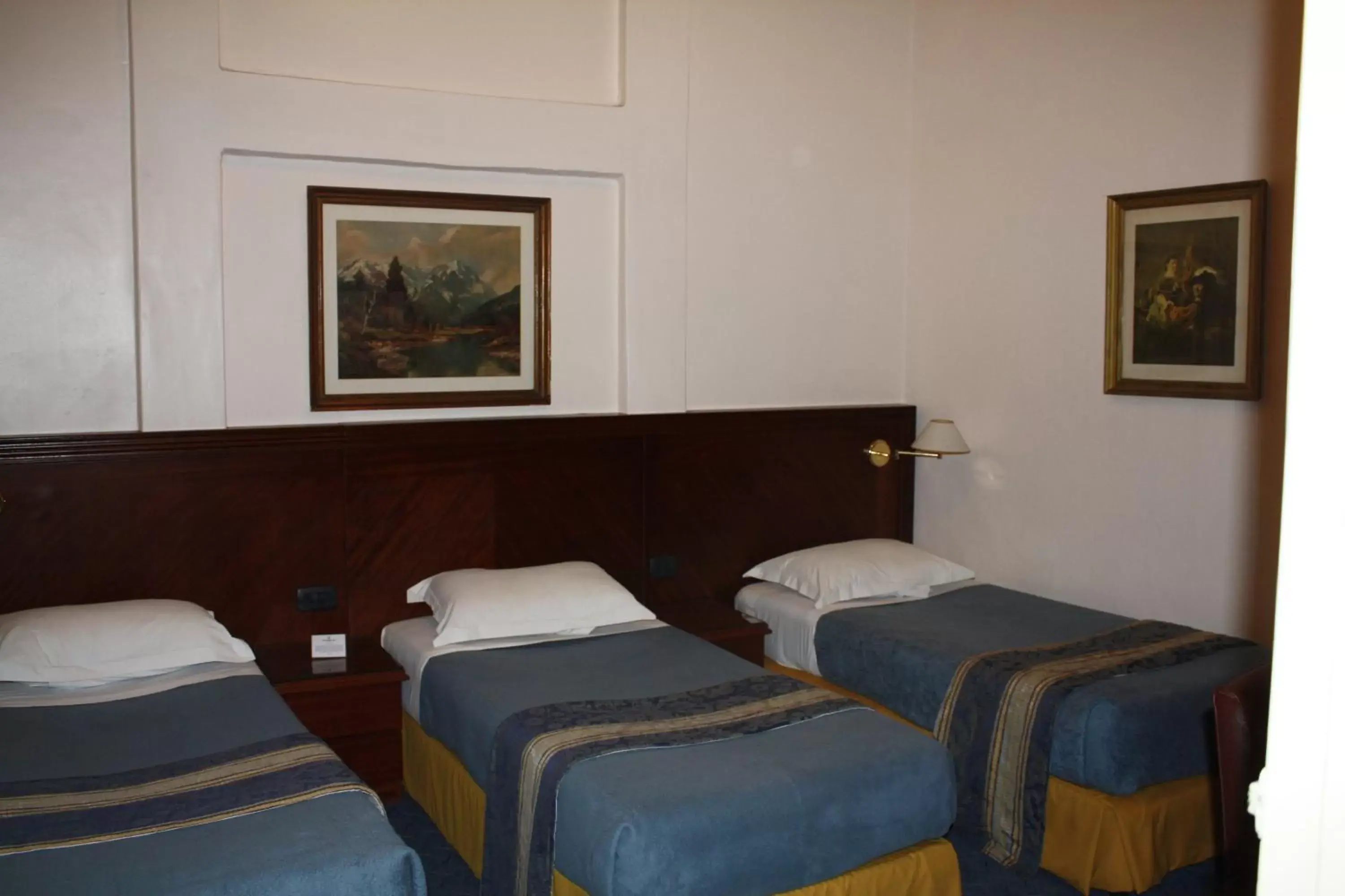 Bedroom, Bed in The Mayflower Hotel
