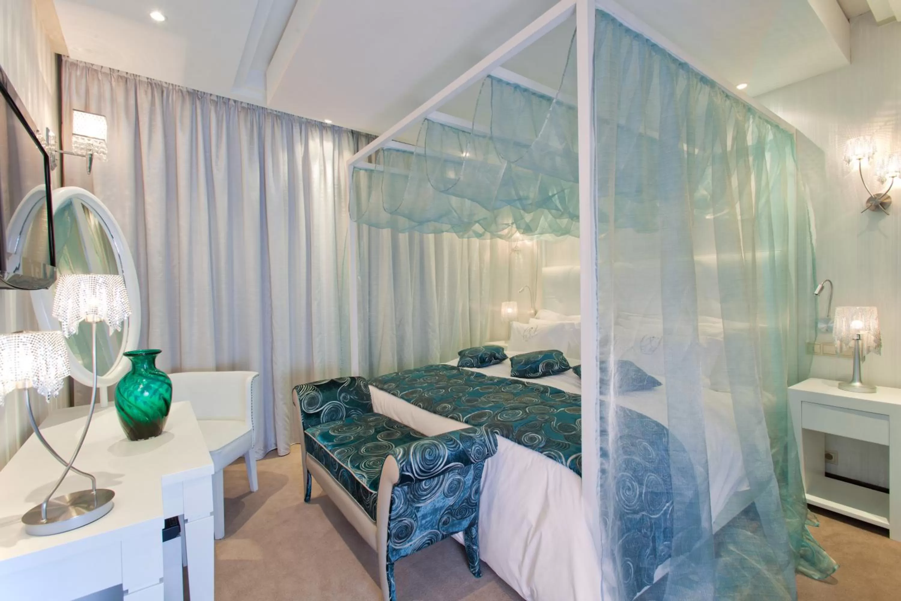 Photo of the whole room, Bed in Art Palace Suites & Spa