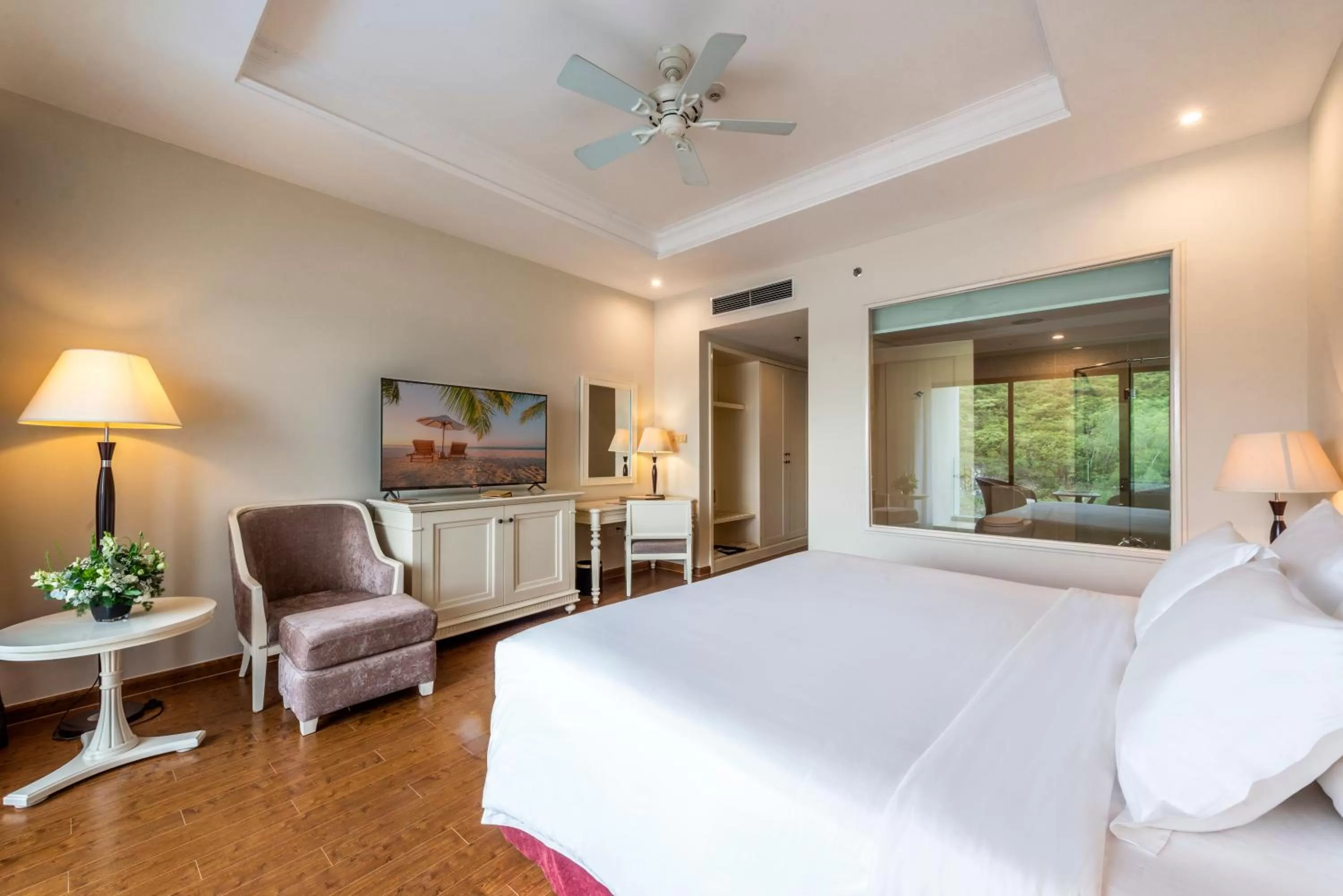 Bedroom, Bed in Vinpearl Resort & Spa Nha Trang Bay