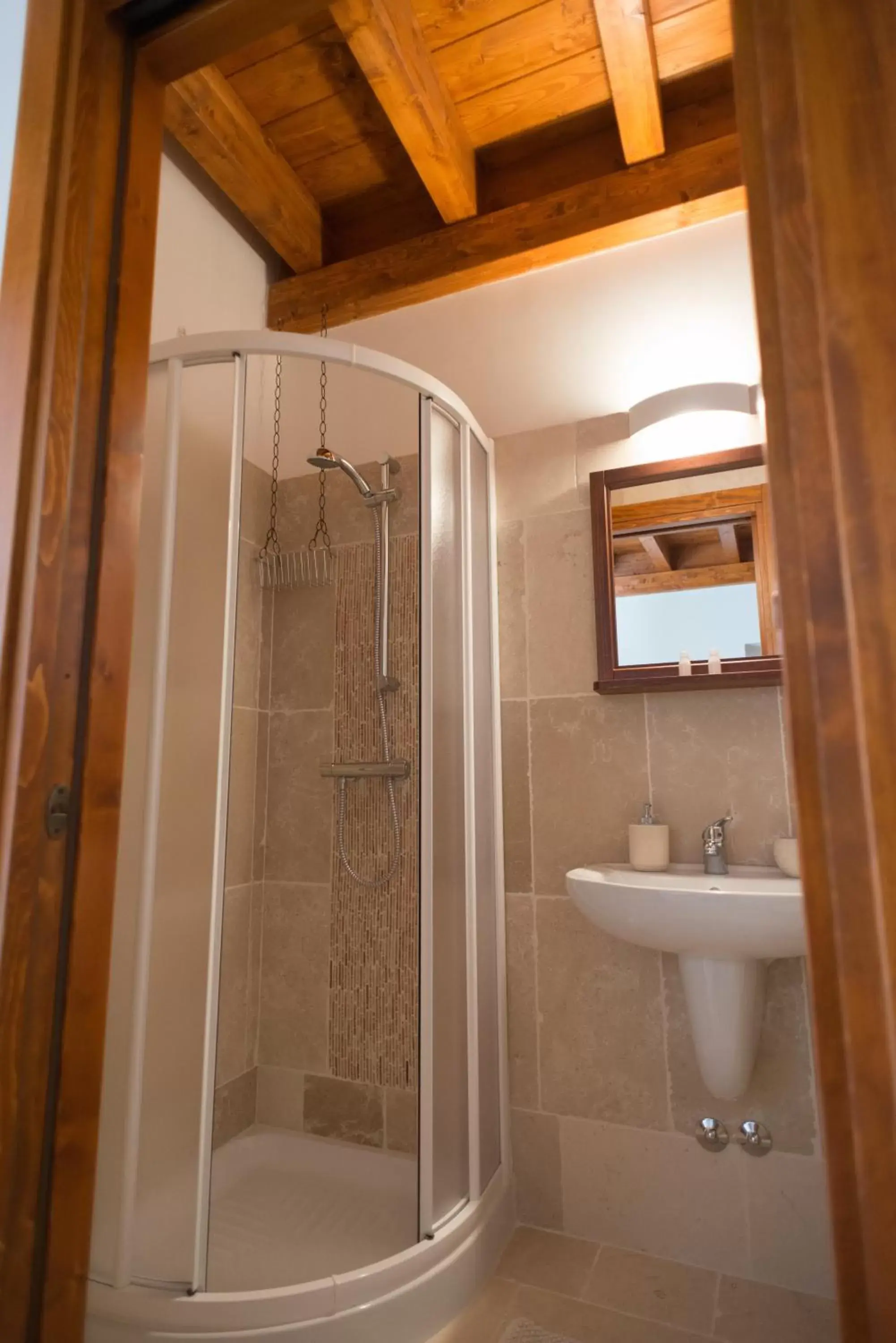 Bathroom in Grandi Trulli Bed & Breakfast