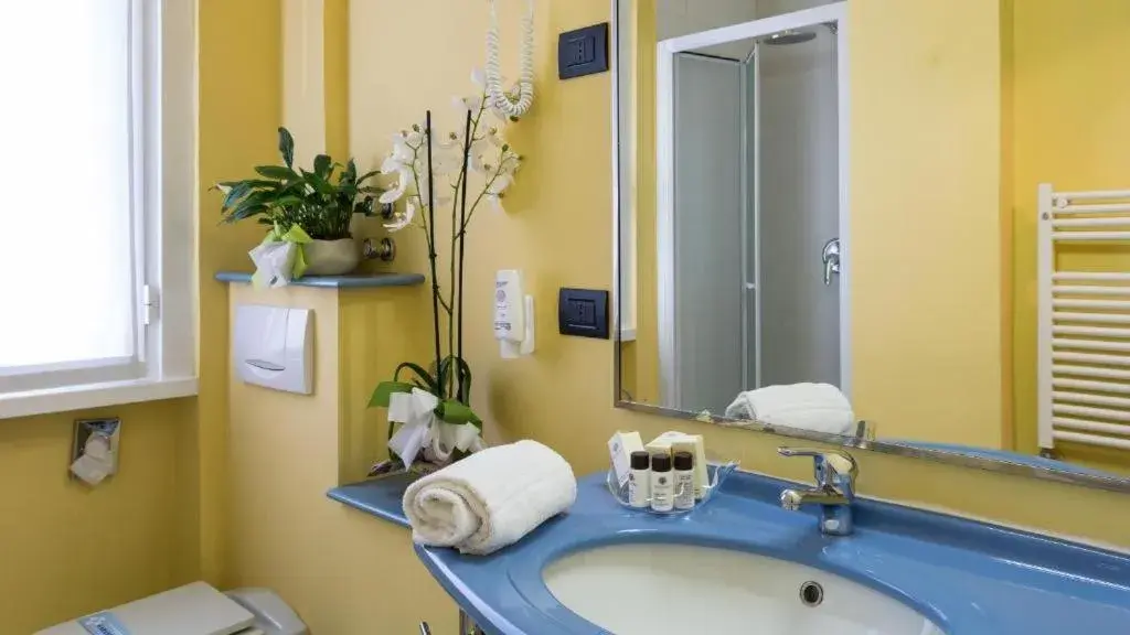 Bathroom in Hotel Lombardia