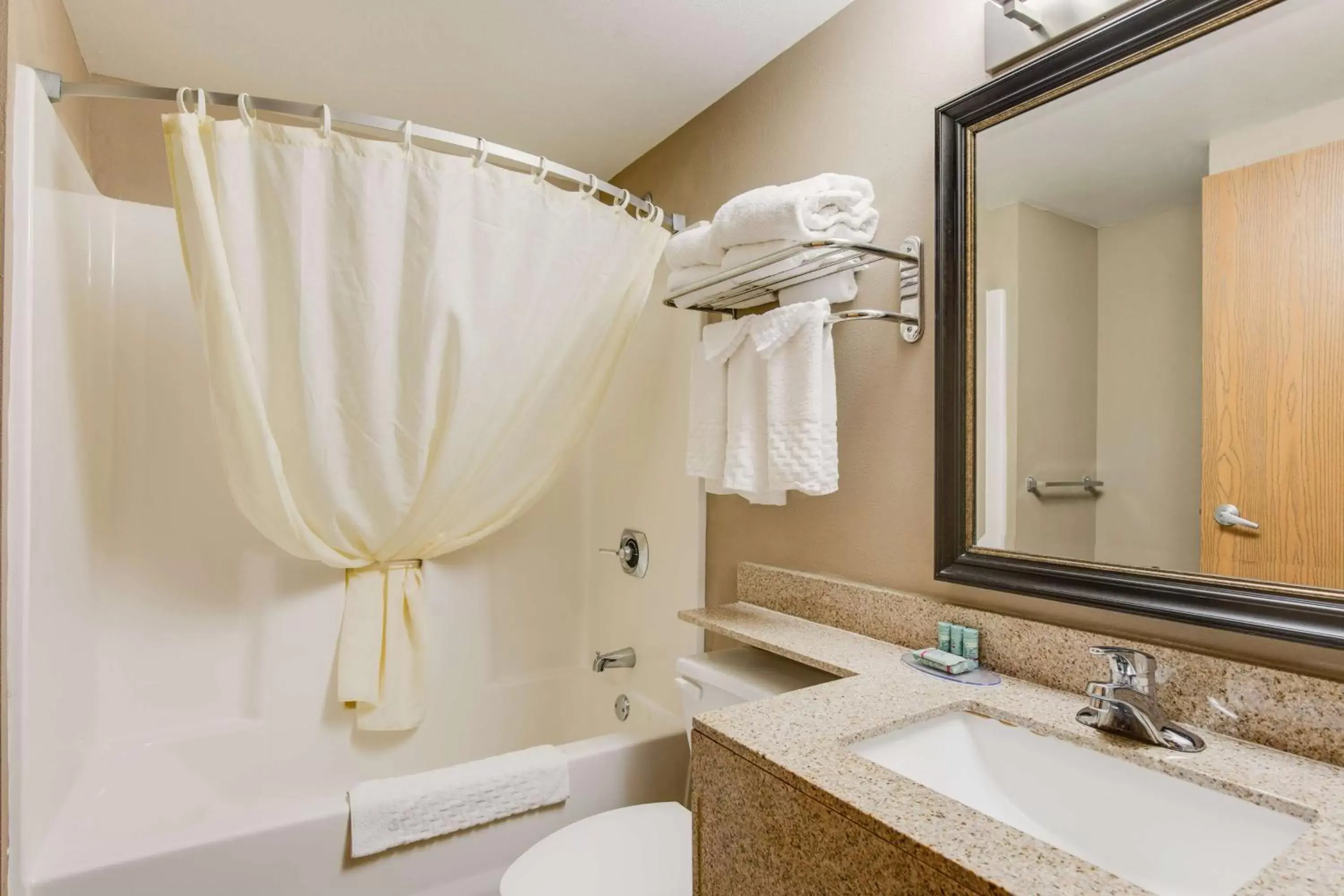 Bathroom in Best Western Waukesha Grand