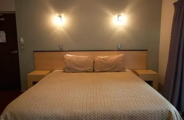 Bed in Athena Motel