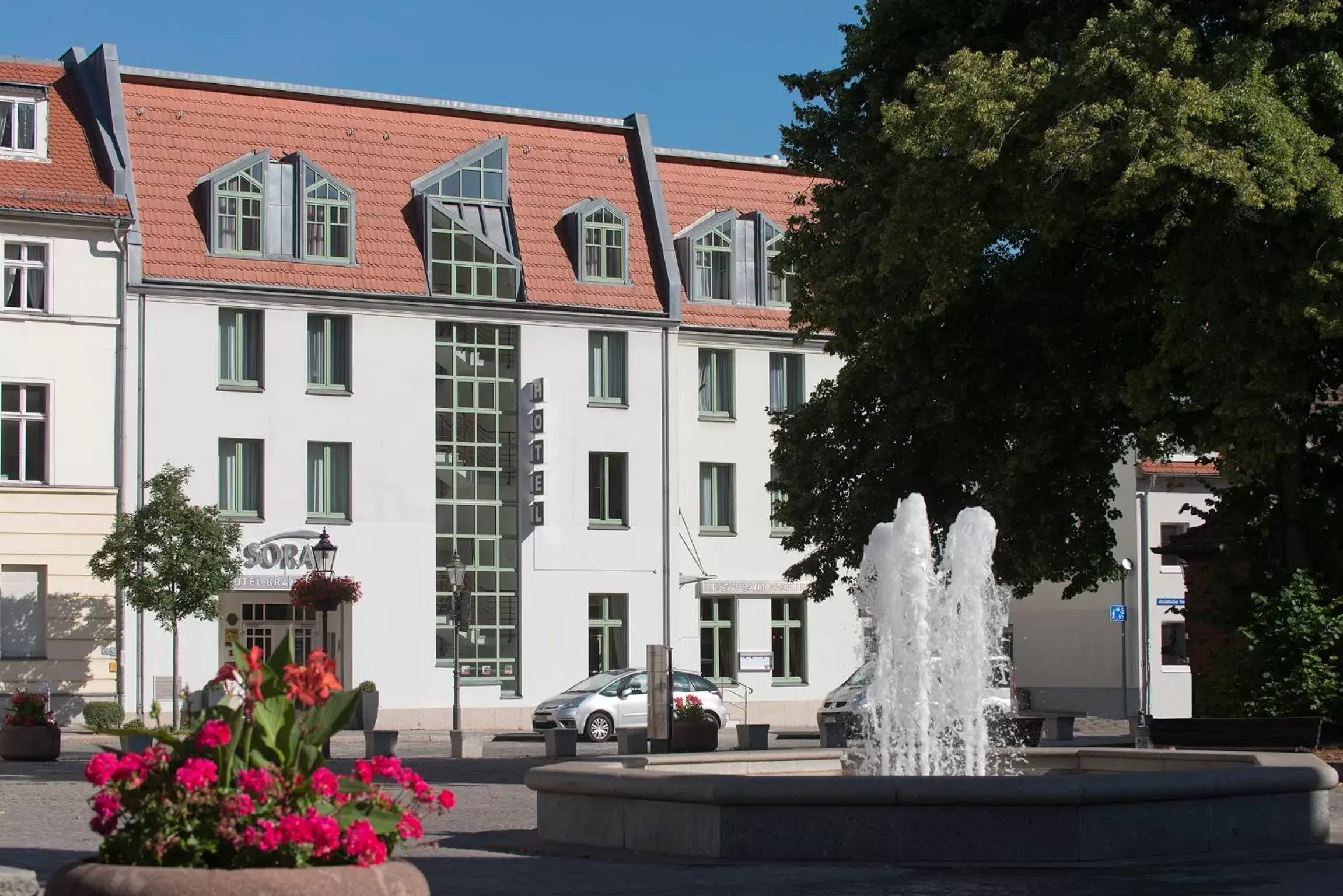 Facade/entrance, Property Building in SORAT Hotel Brandenburg