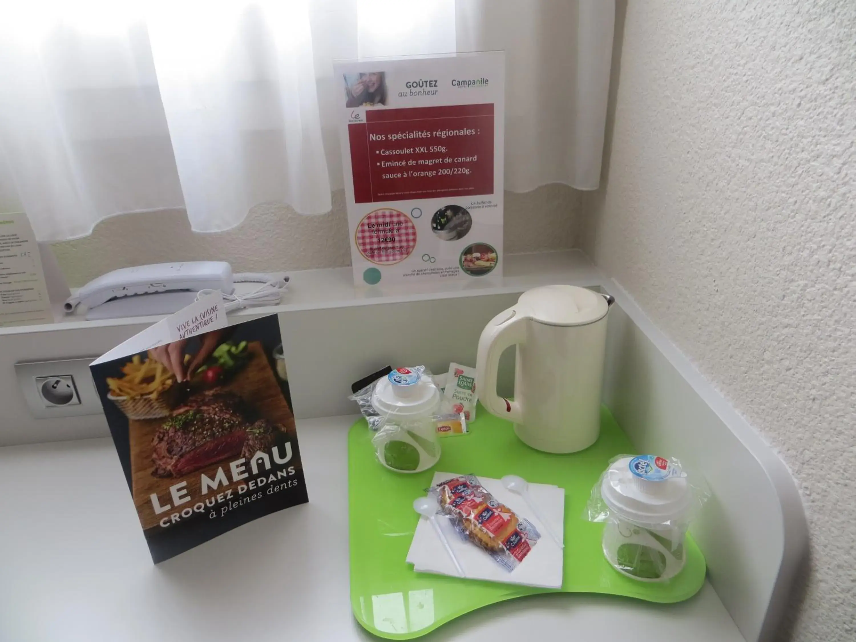 Coffee/Tea Facilities in Campanile Toulouse Purpan