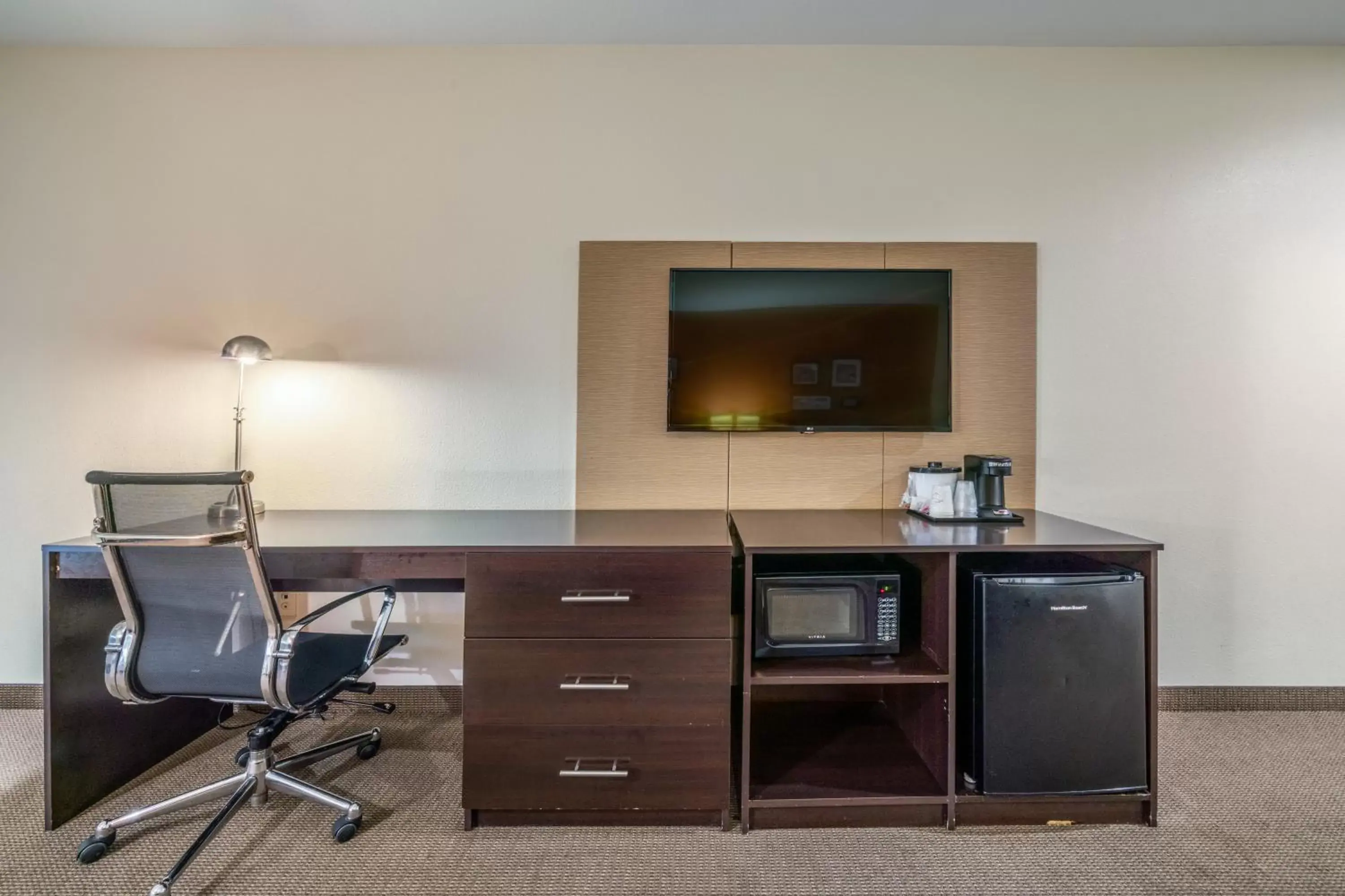 TV and multimedia, Kitchen/Kitchenette in Restwell Inn & Suites I-45 North