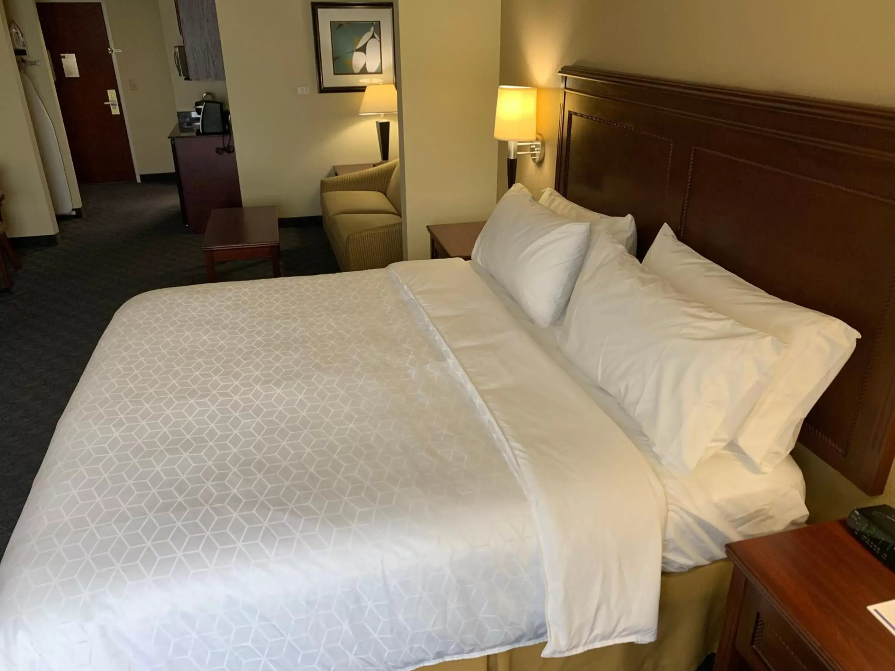 Bed in Holiday Inn Express Hotel & Suites Pampa, an IHG Hotel