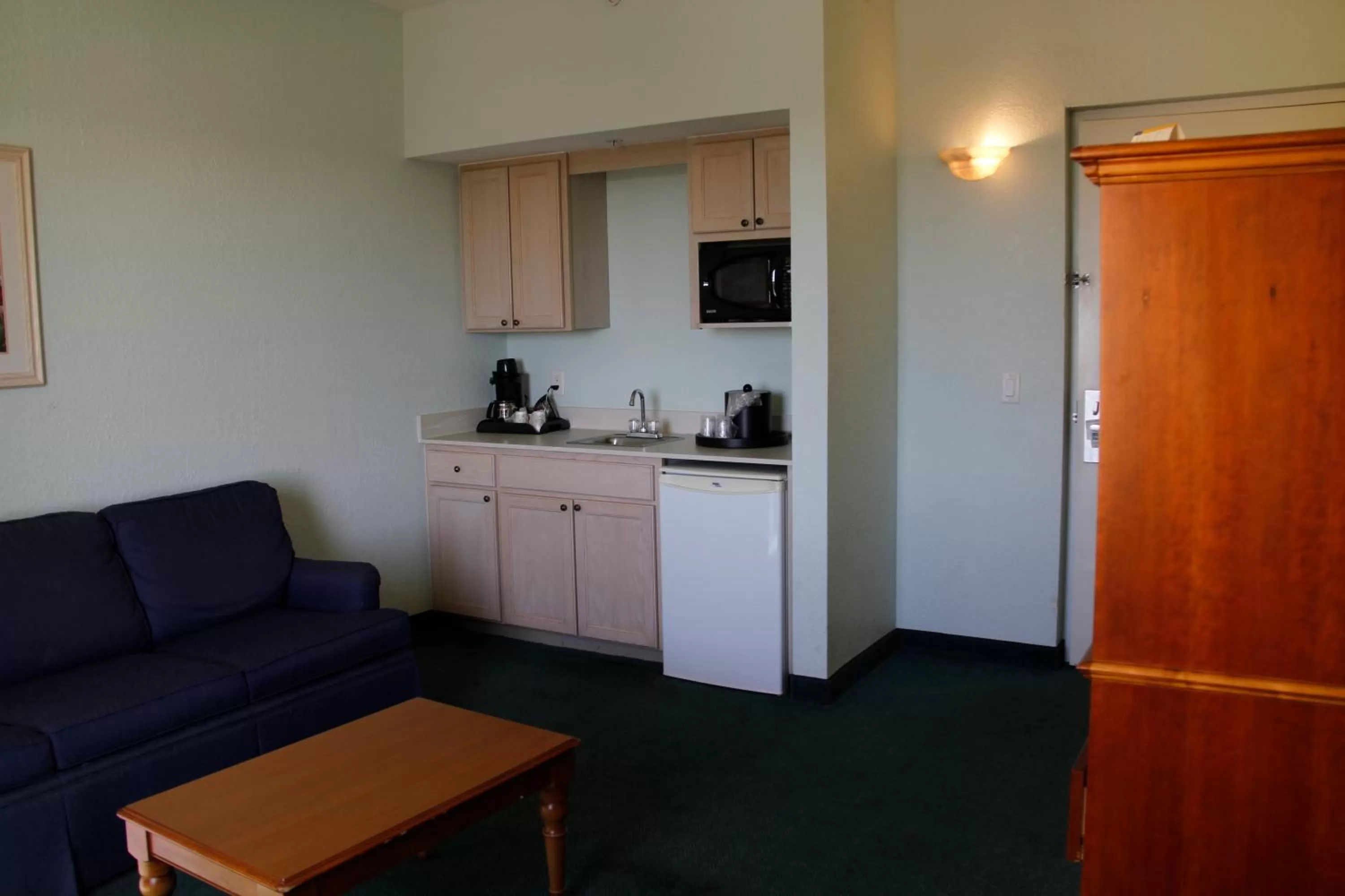 Kitchen or kitchenette in Cocoa Beach Suites Hotel