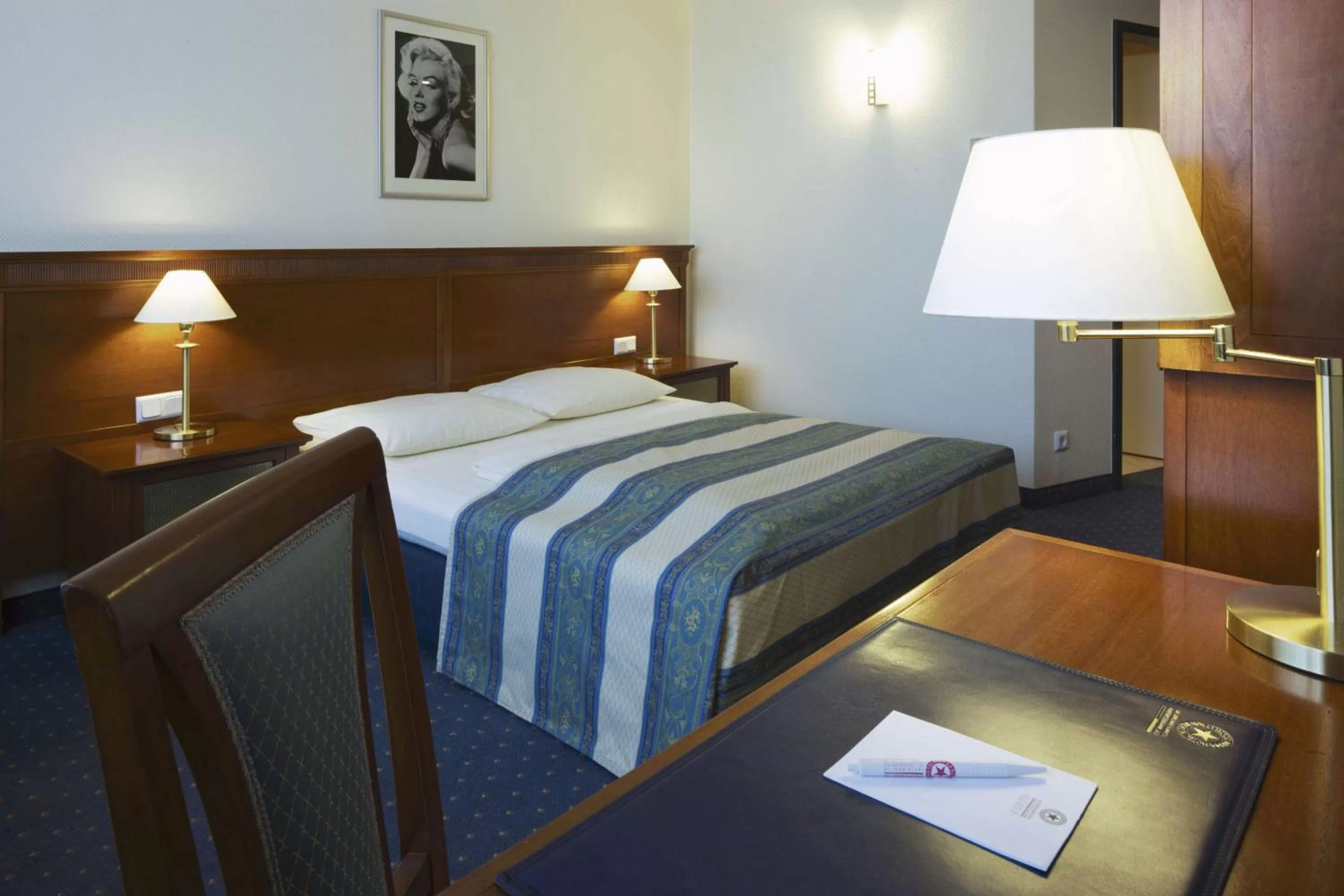 Bed in Hollywood Media Hotel am Kurfürstendamm