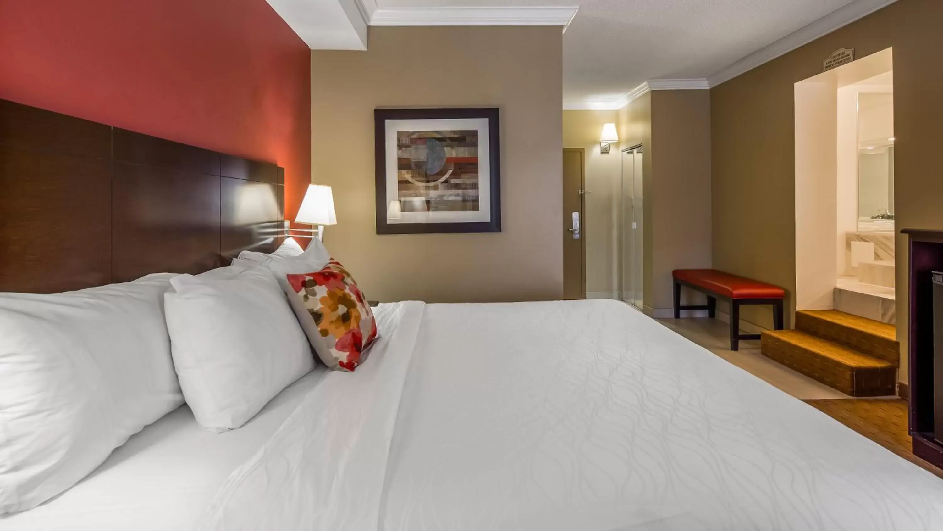 Bedroom, Bed in Best Western Plus Bowmanville