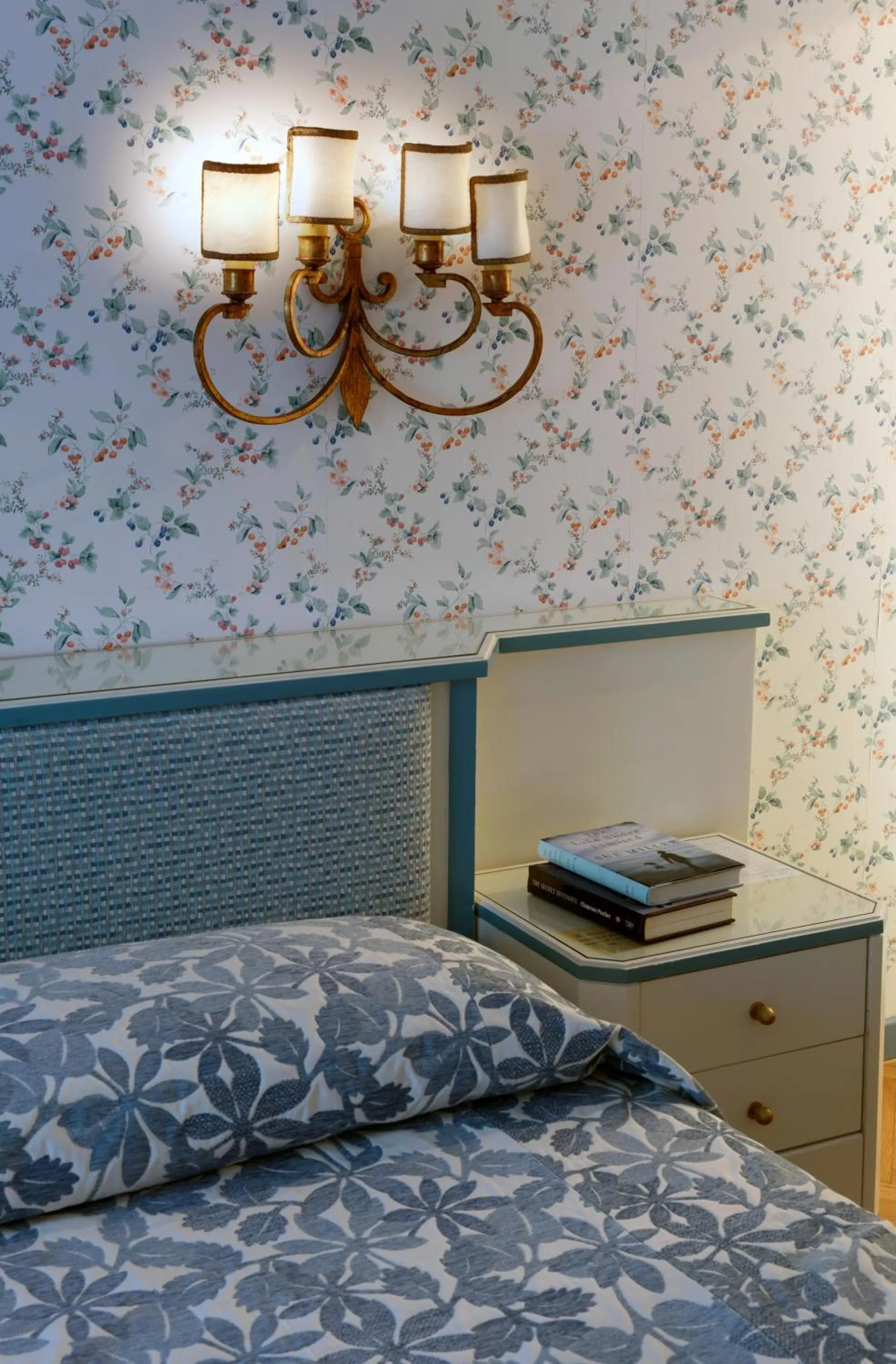 Decorative detail, Bed in Hotel De La Poste