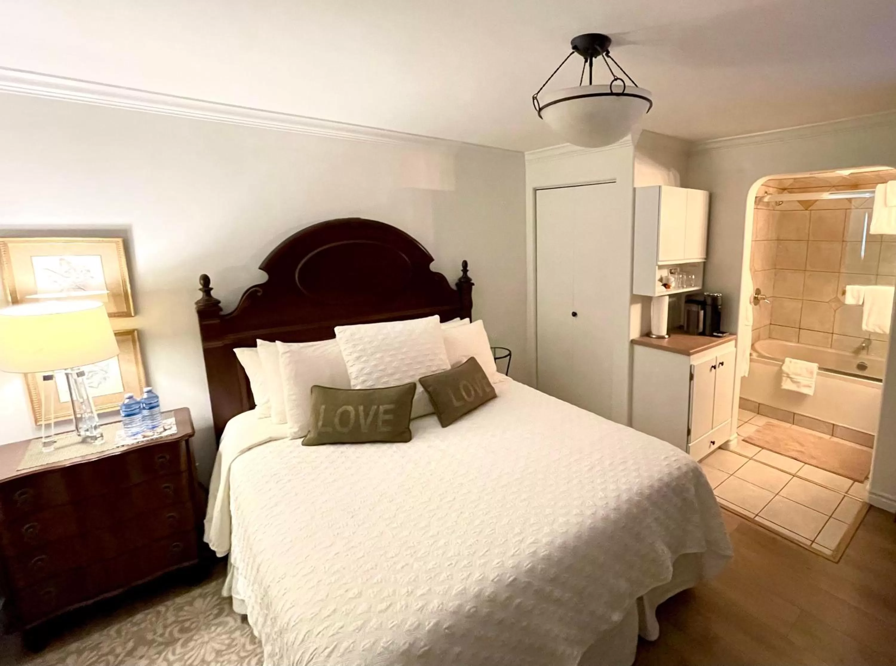 Bed in A Vista Villa Couples Retreat