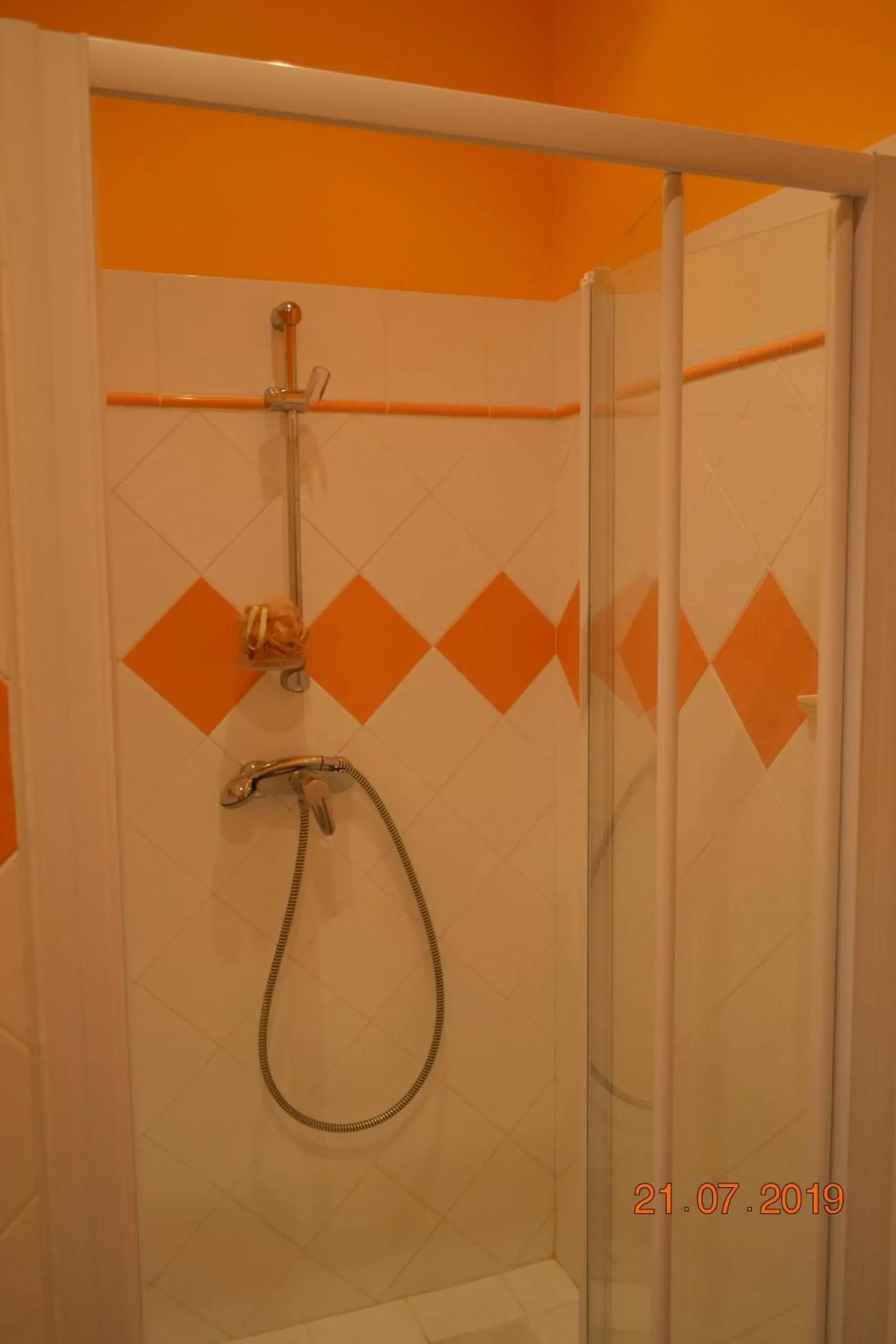 Shower, Bathroom in Les Chambres de Carreau