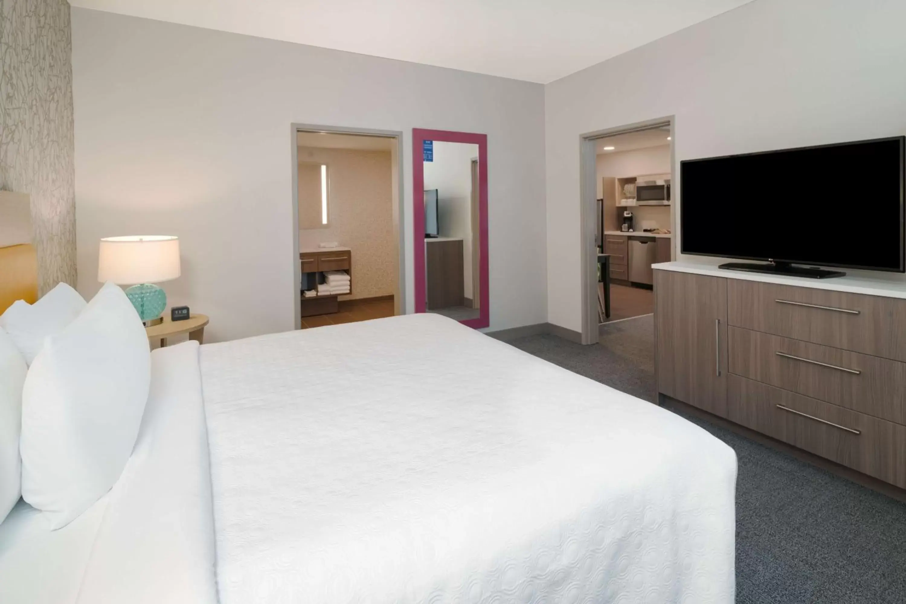 Bedroom, Bed in Home2 Suites By Hilton Brunswick