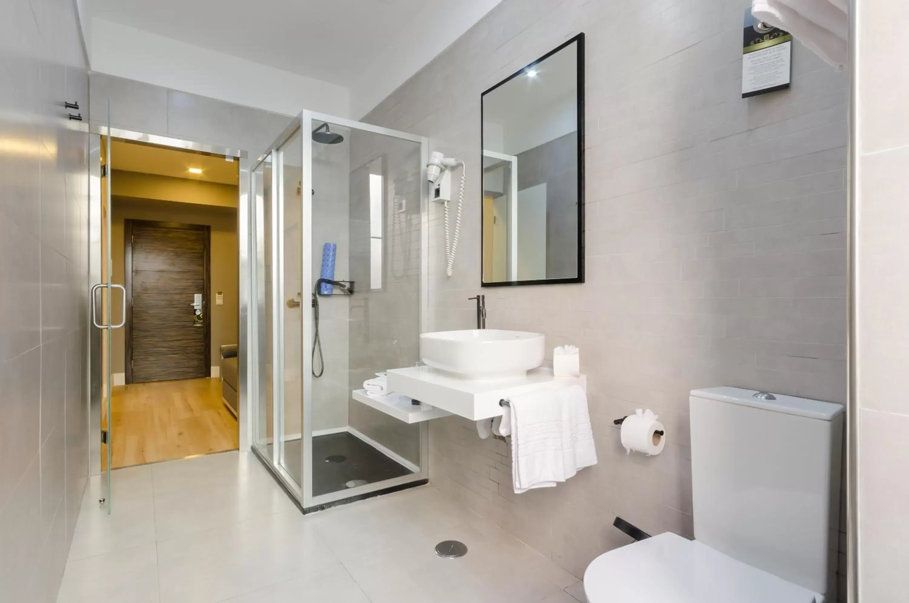 Photo of the whole room, Bathroom in Hotel Borges Chiado