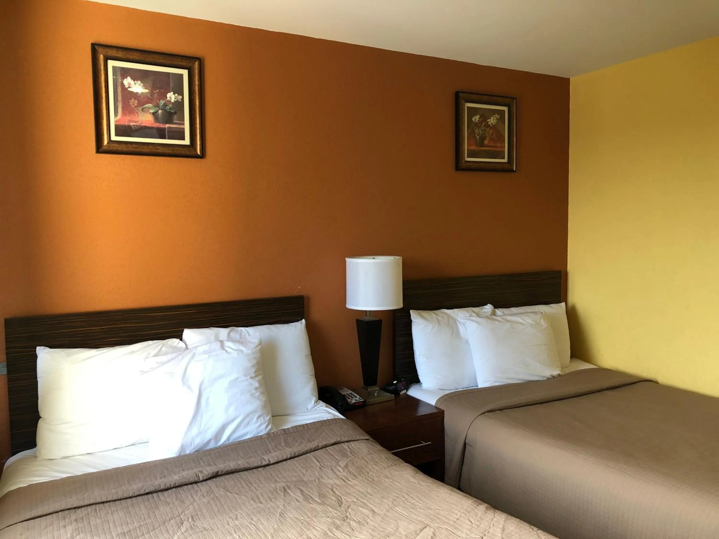 Bedroom, Bed in The Vue Express @ 39th Street