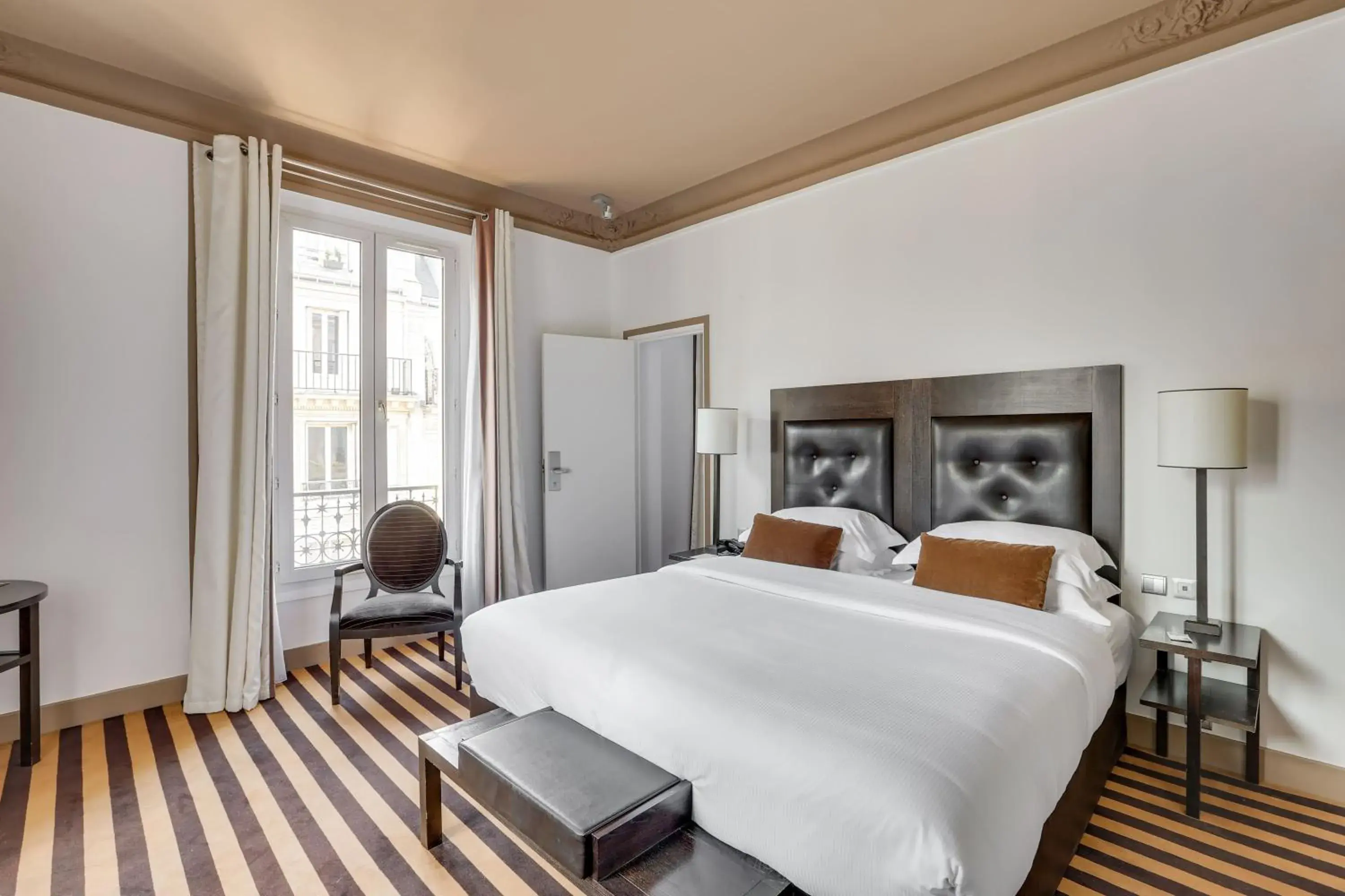 Photo of the whole room, Bed in Hotel Duret Paris Champs Elysées Photo of the whole room, Bed in Hotel Duret Paris Champs Elysées