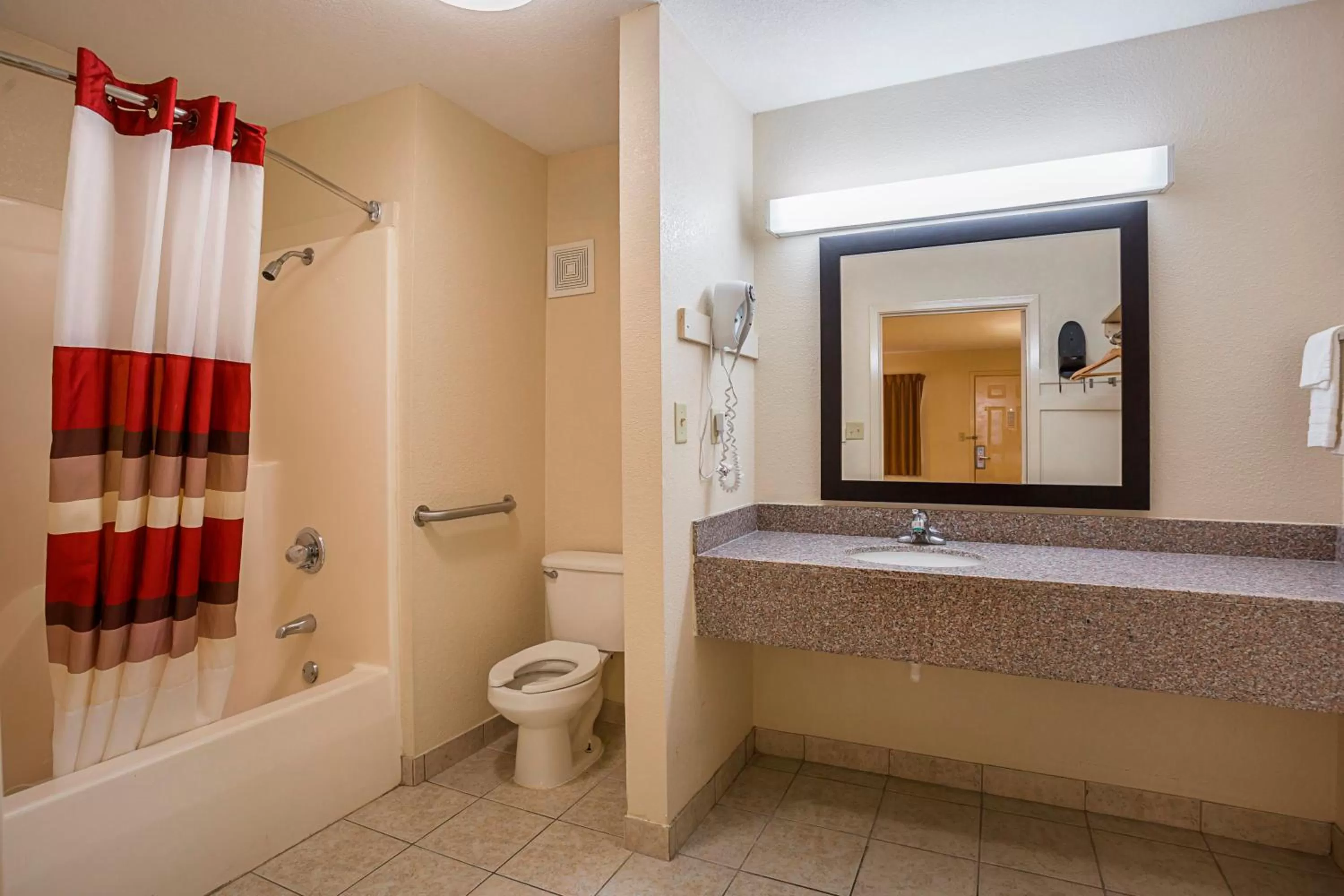 Bathroom in Red Roof Inn West Memphis, AR