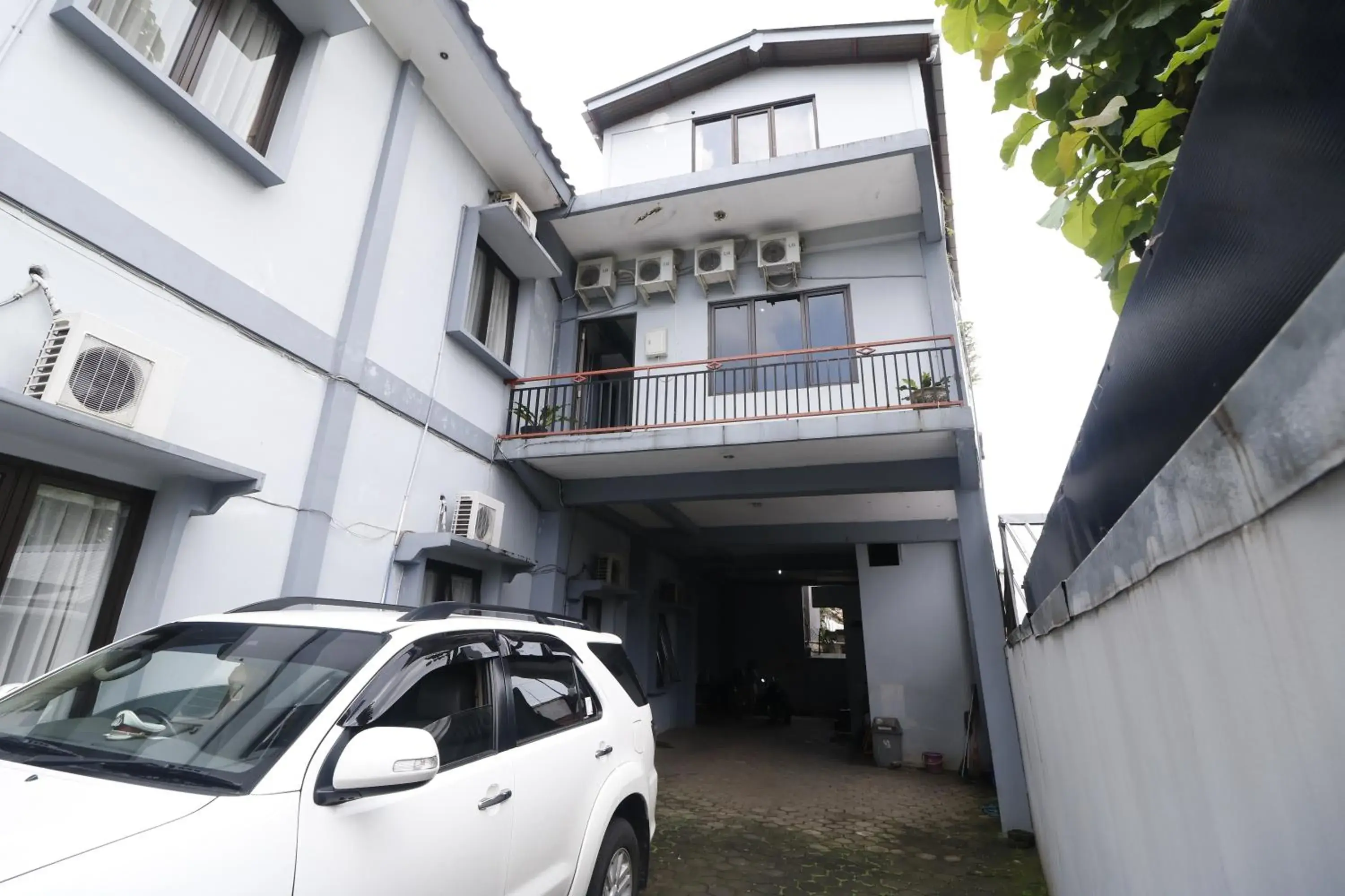 Property building in RedDoorz Plus near Undip Tembalang Property building in RedDoorz Plus near Undip Tembalang