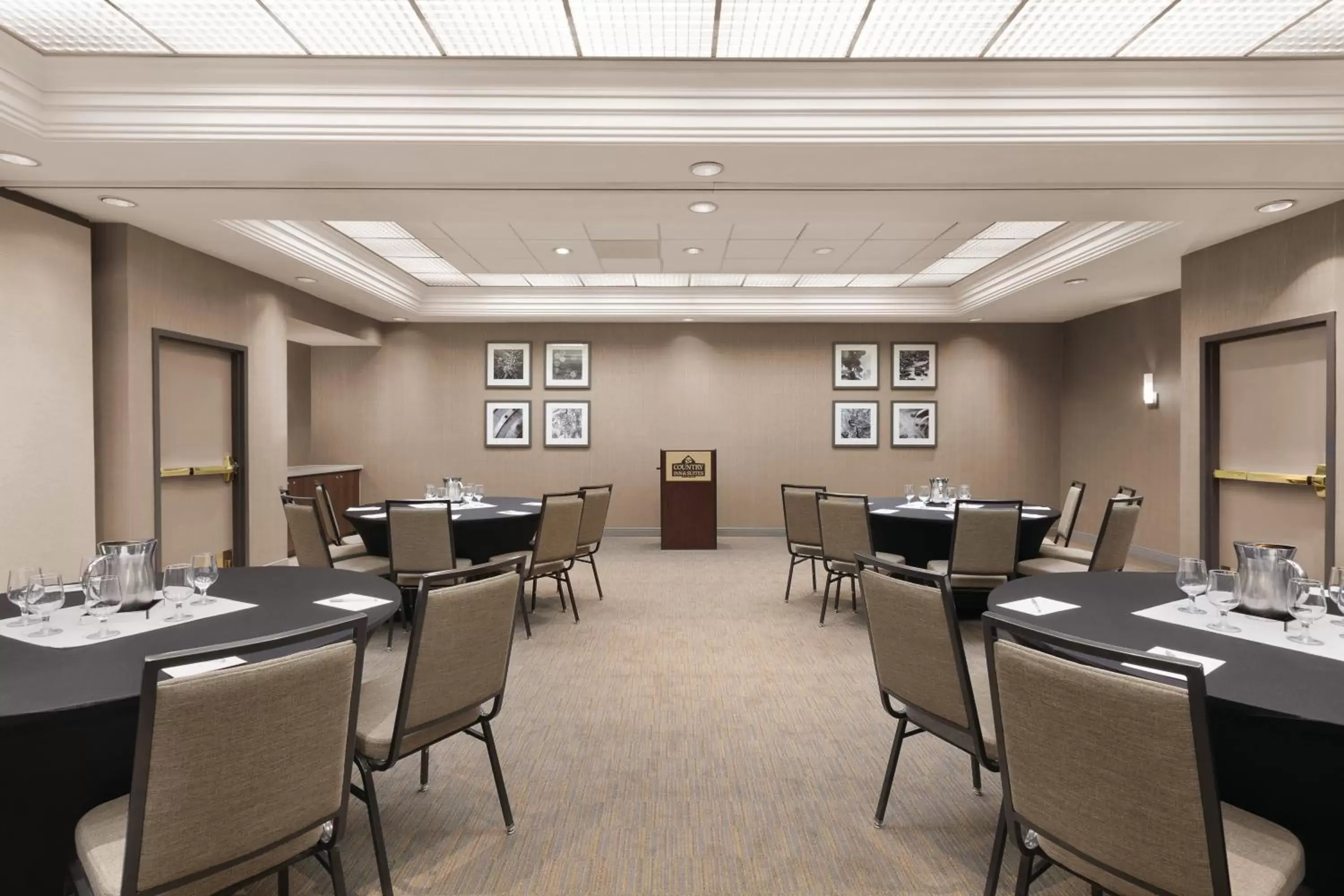 Meeting/conference room, Restaurant/Places to Eat in Country Inn & Suites by Radisson, Seattle-Bothell, WA