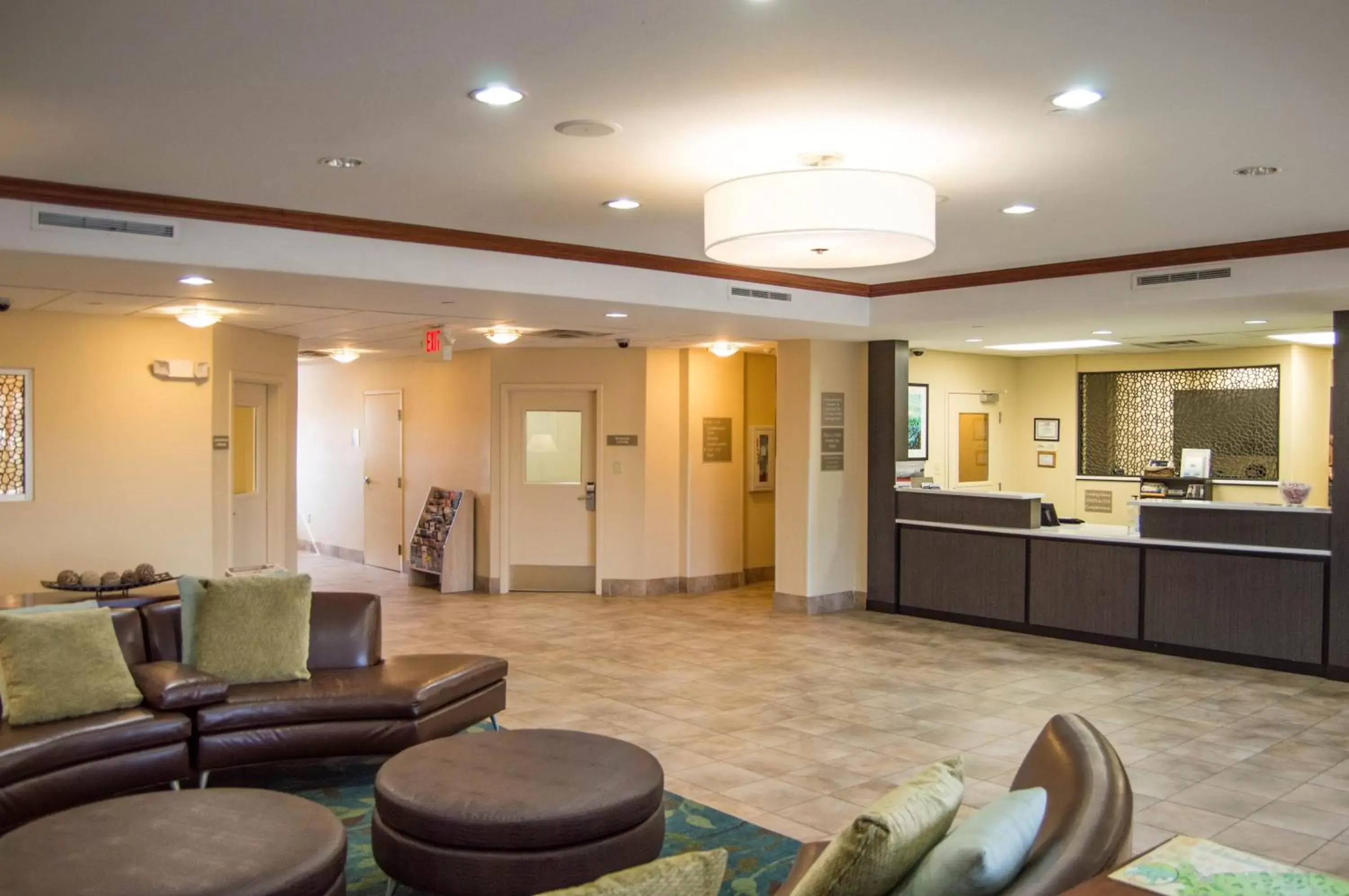 Property building, Lobby/Reception in Candlewood Victoria, an IHG Hotel