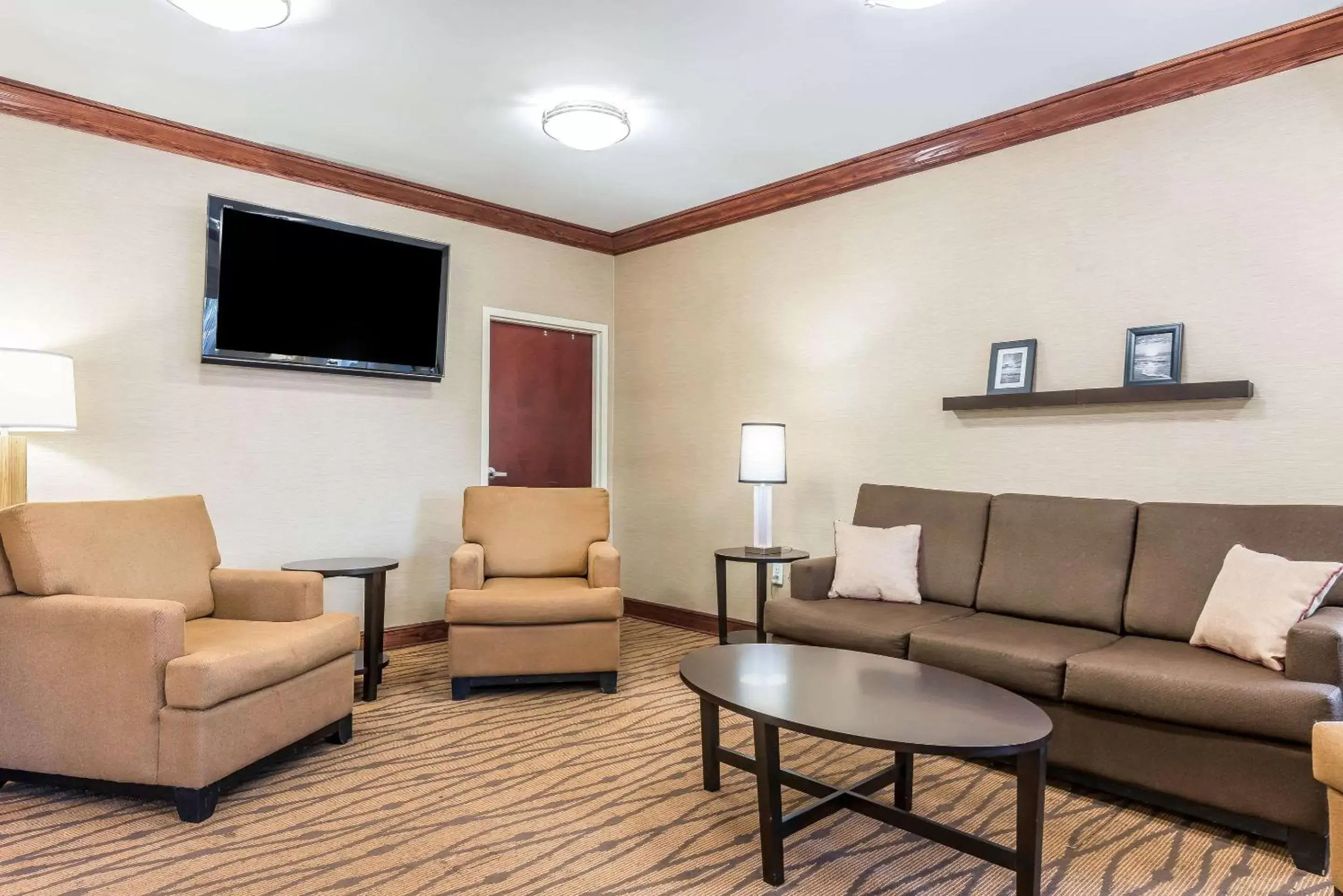 Lobby or reception, Seating Area in Sleep Inn & Suites University/Shands