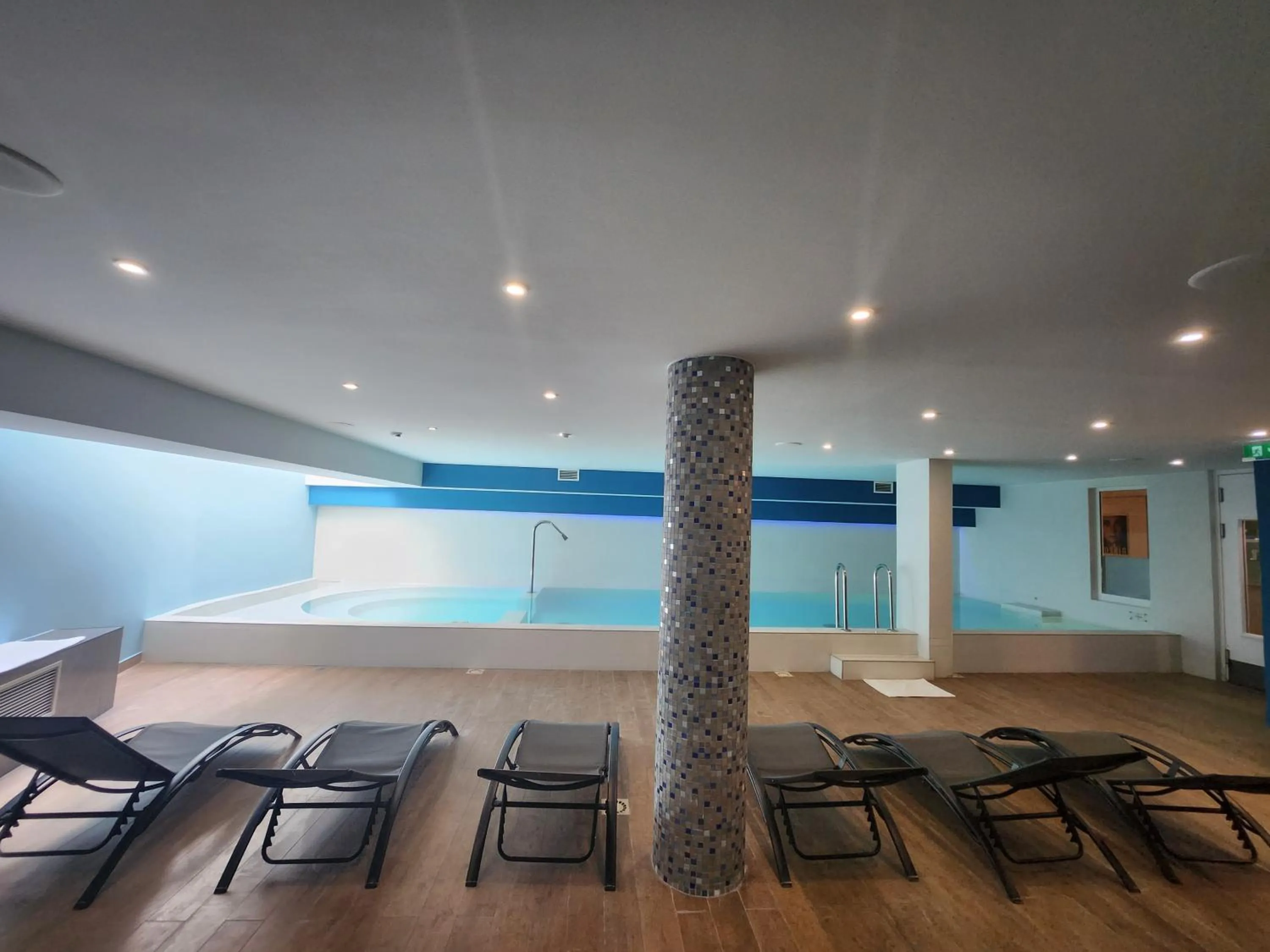 Pool view in Hôtel Montaigne & Spa - Cannes Centre