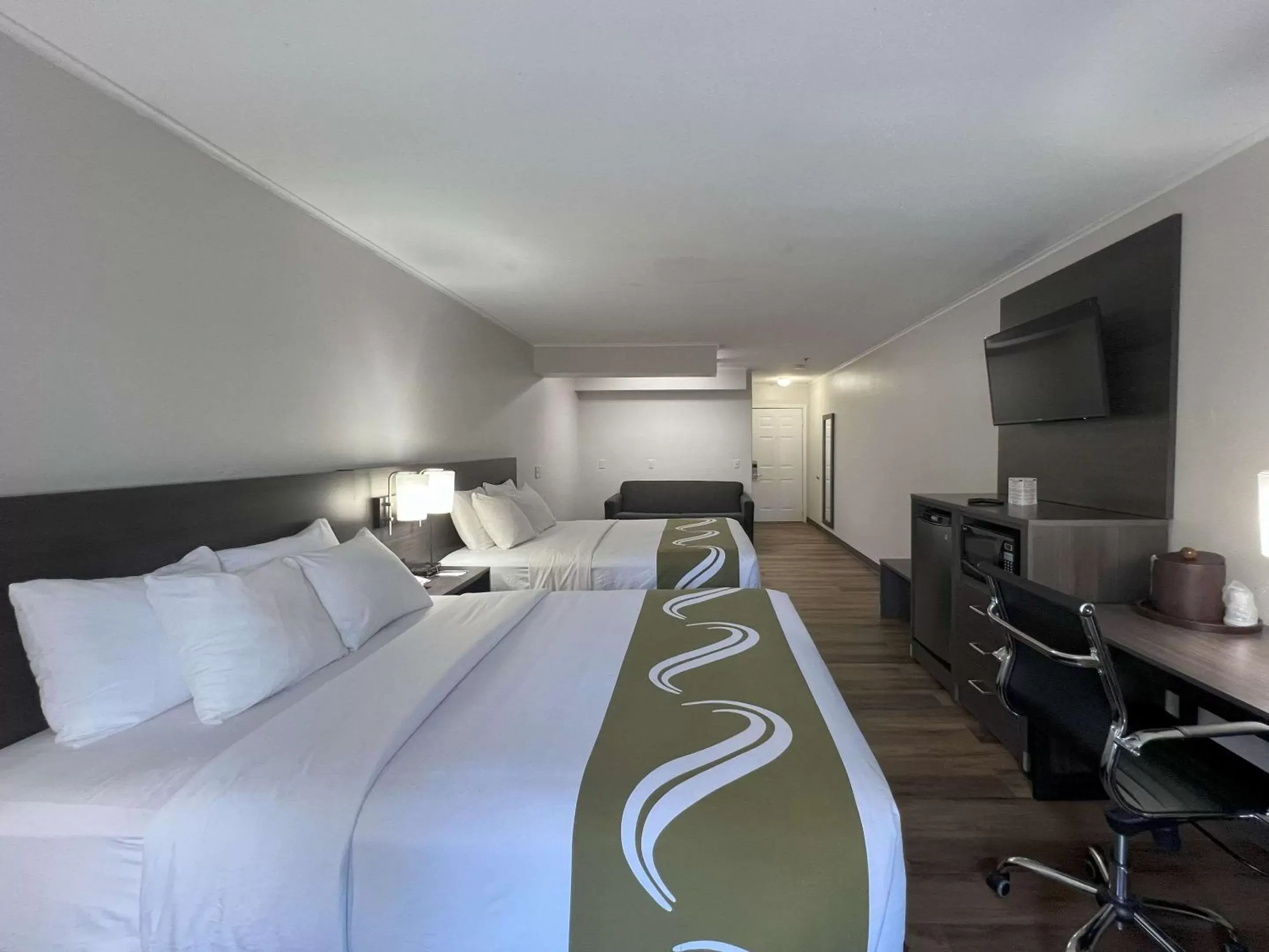 Bedroom, Bed in Quality Inn Merrimack - Nashua
