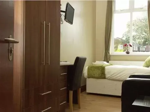 Bedroom, Bed in Budget Hayat express hotel