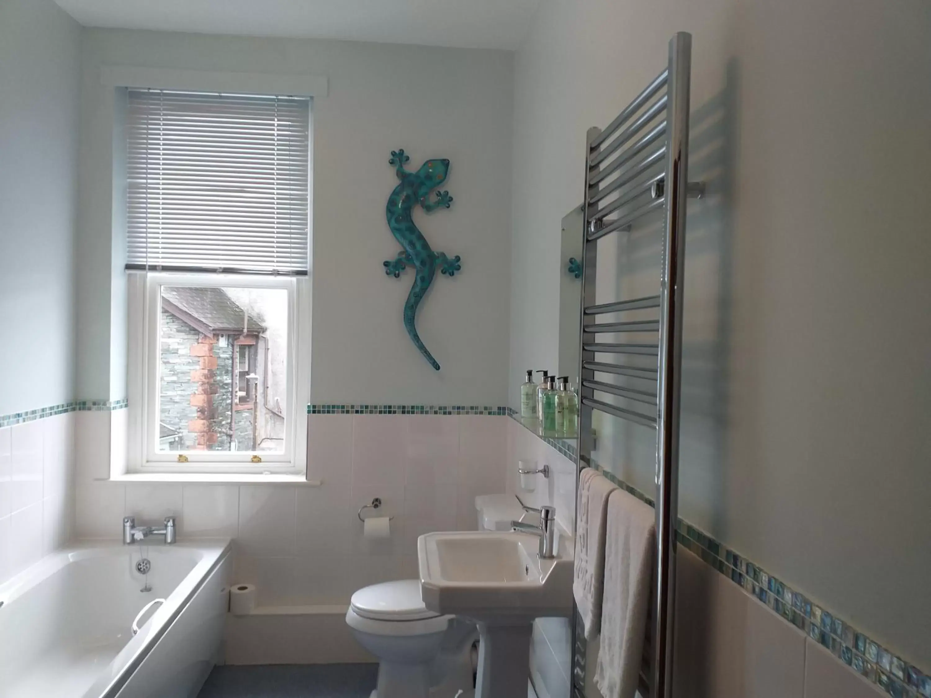 Bathroom in Glencoe Guest House