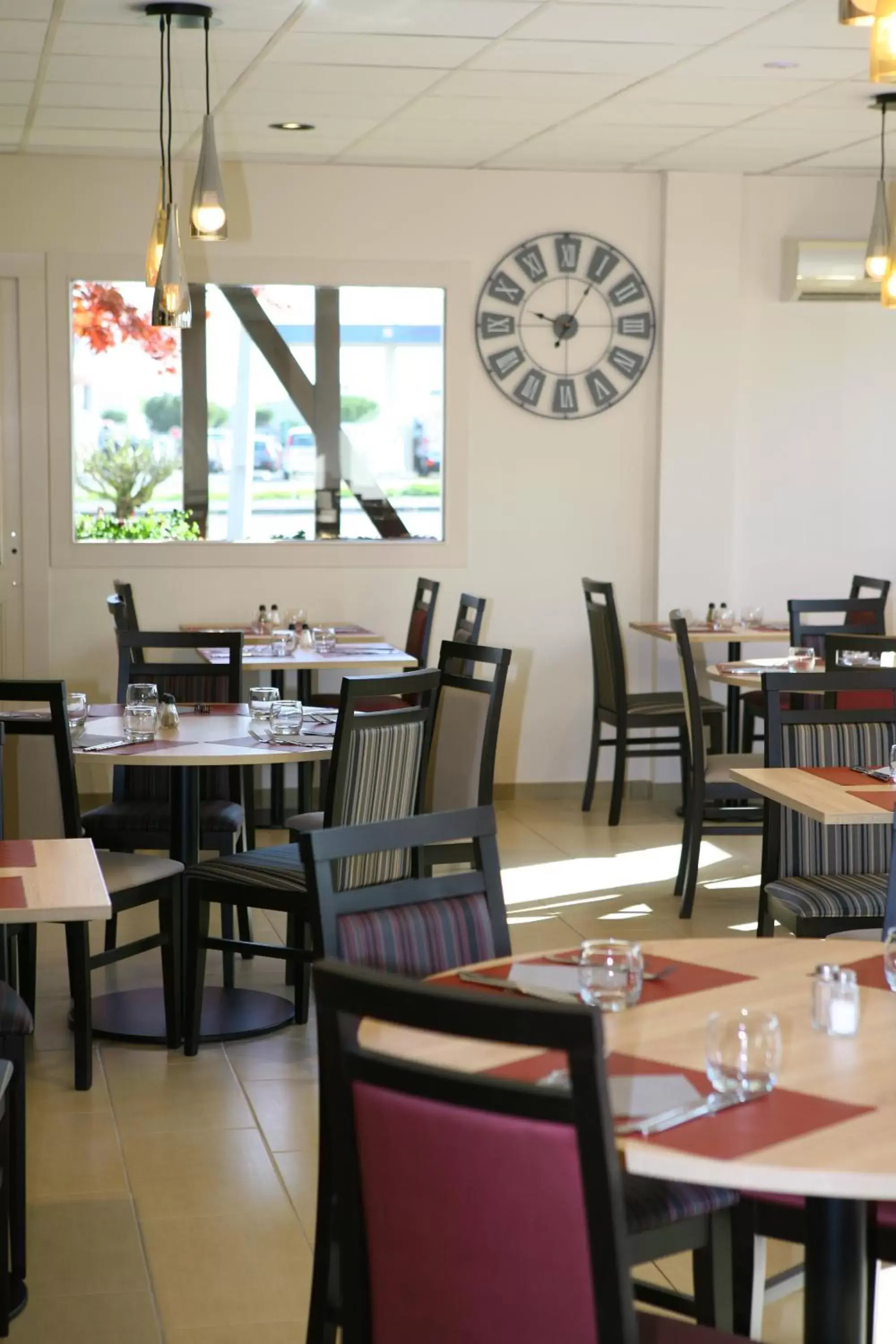 Restaurant/Places to Eat in Kyriad Chateauroux
