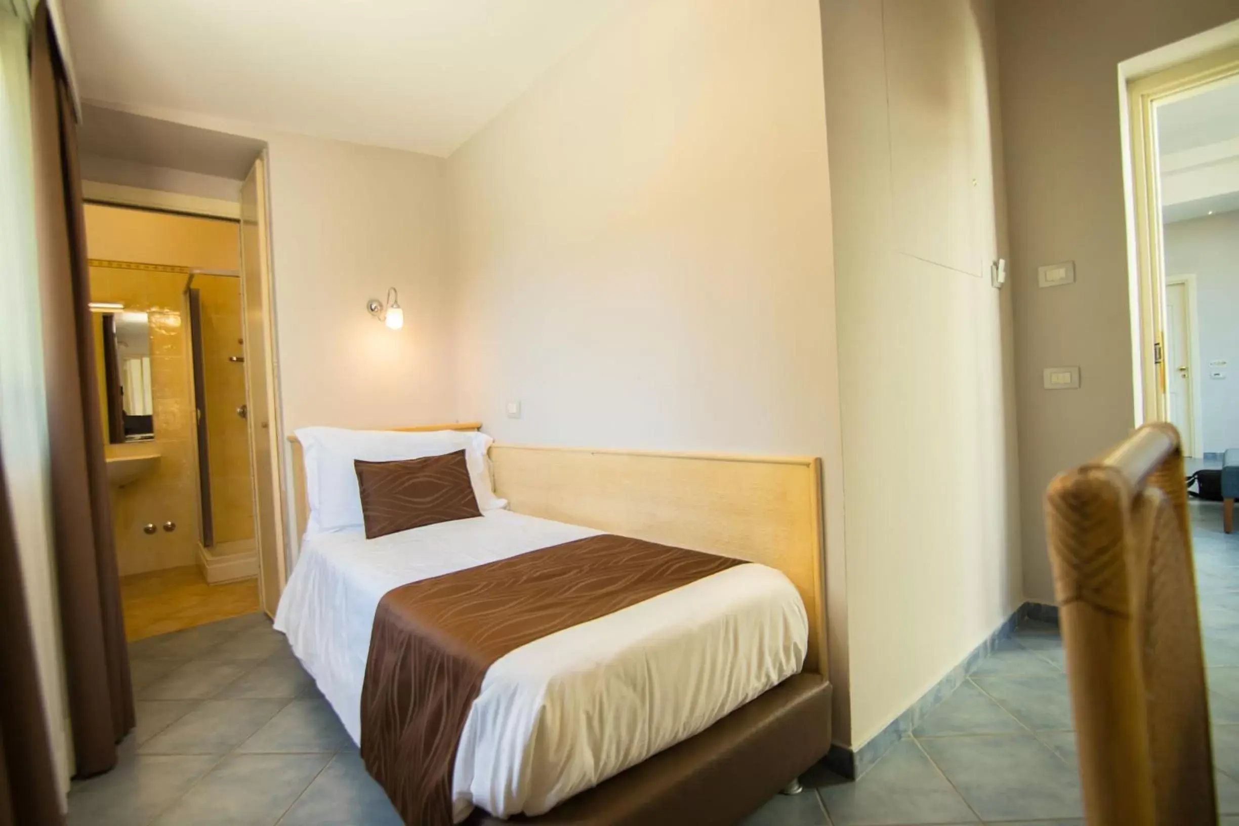 Shower, Bed in Hotel Soleluna