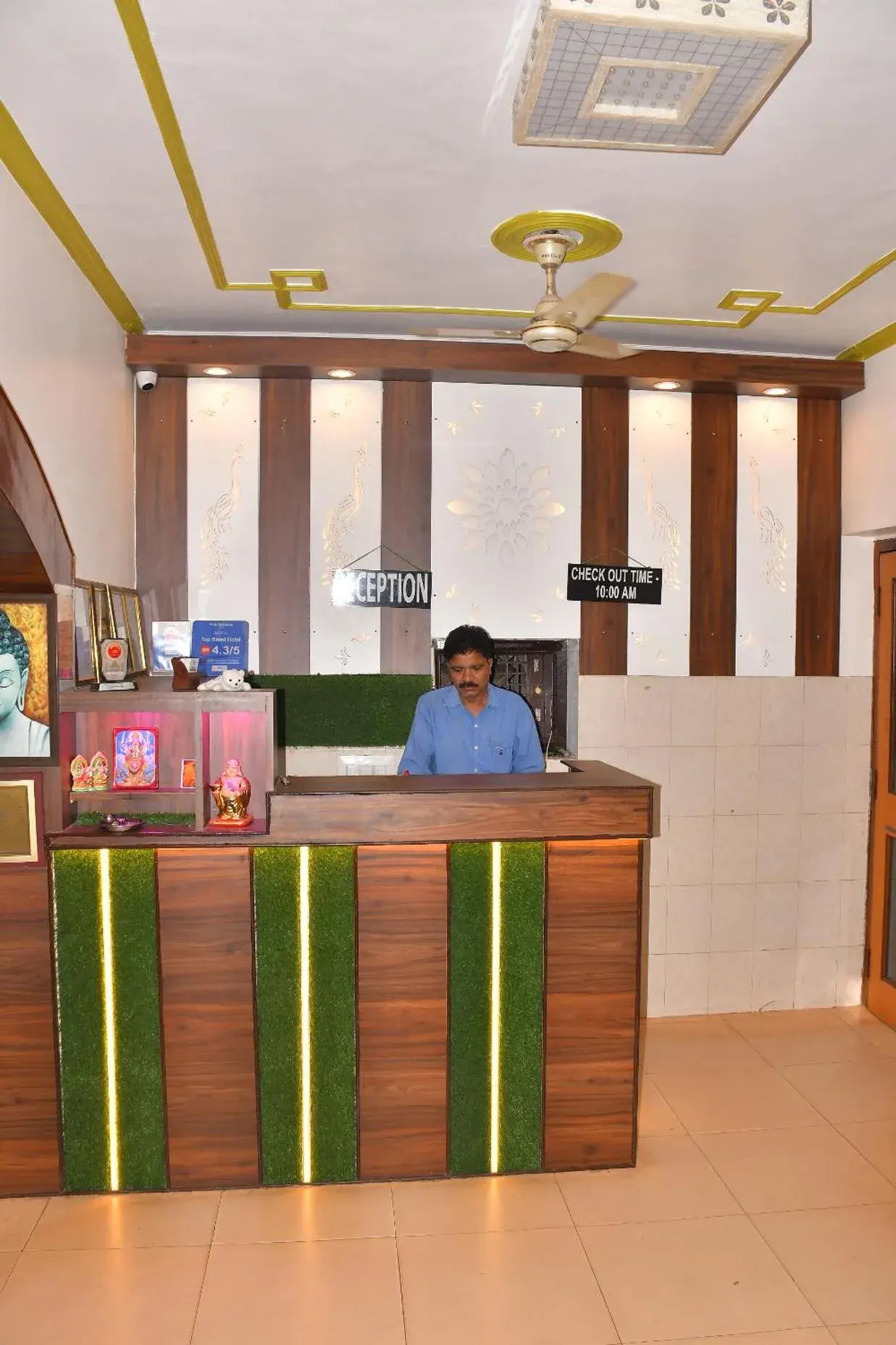 Property building, Lobby/Reception in HOTEL SIDHARTHA (600 meters from Taj Mahal)