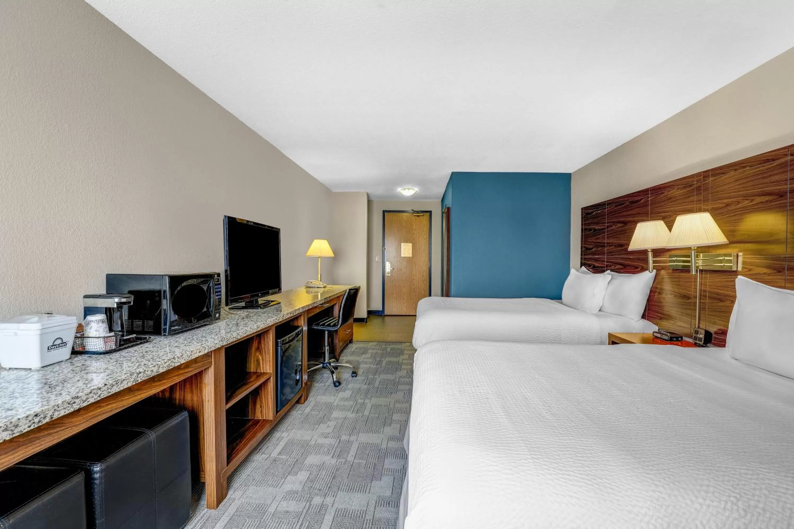 TV and multimedia, Bed in Days Inn by Wyndham Red Deer