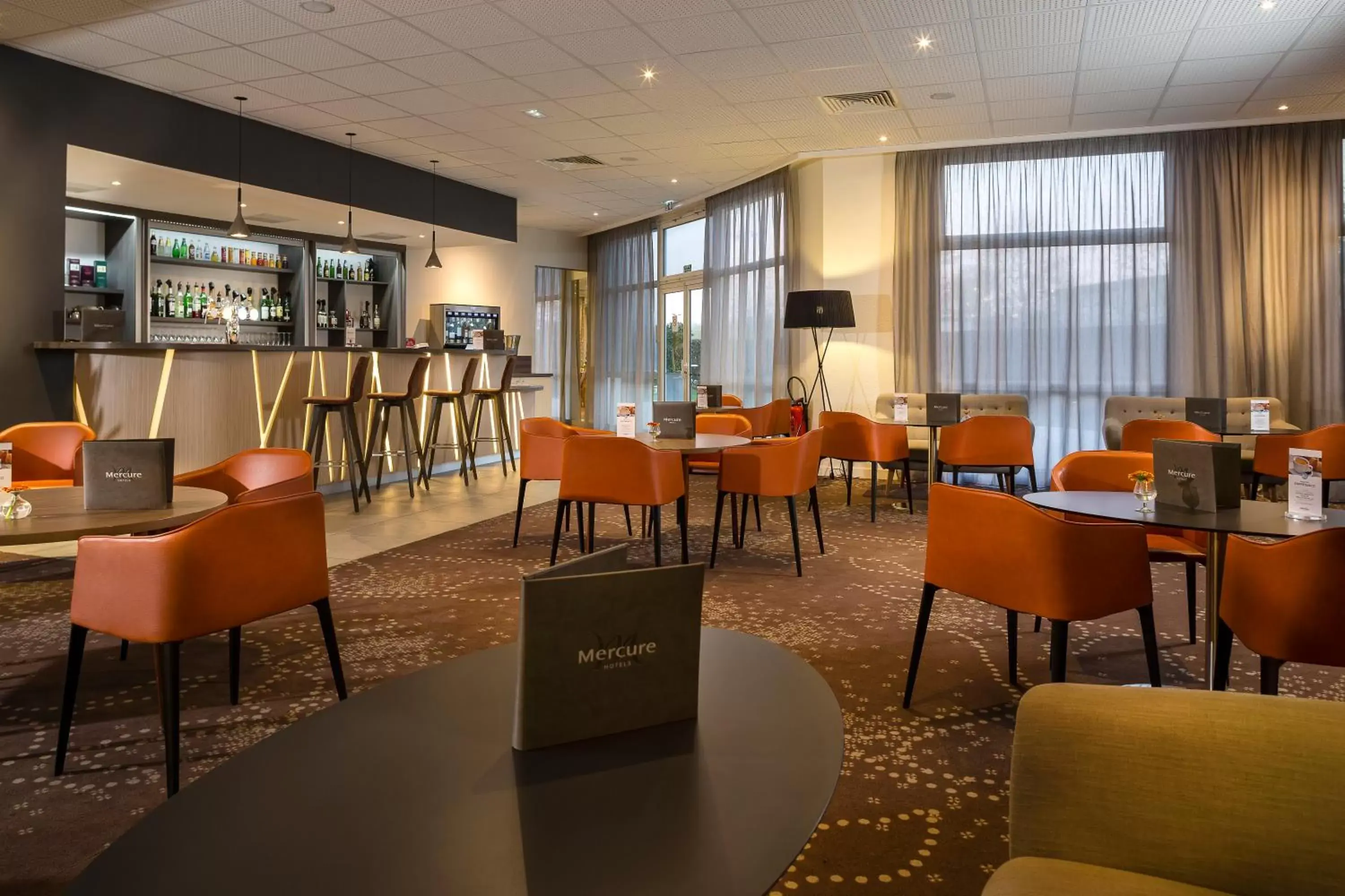 Lounge or bar, Restaurant/Places to Eat in Mercure Compiègne Sud